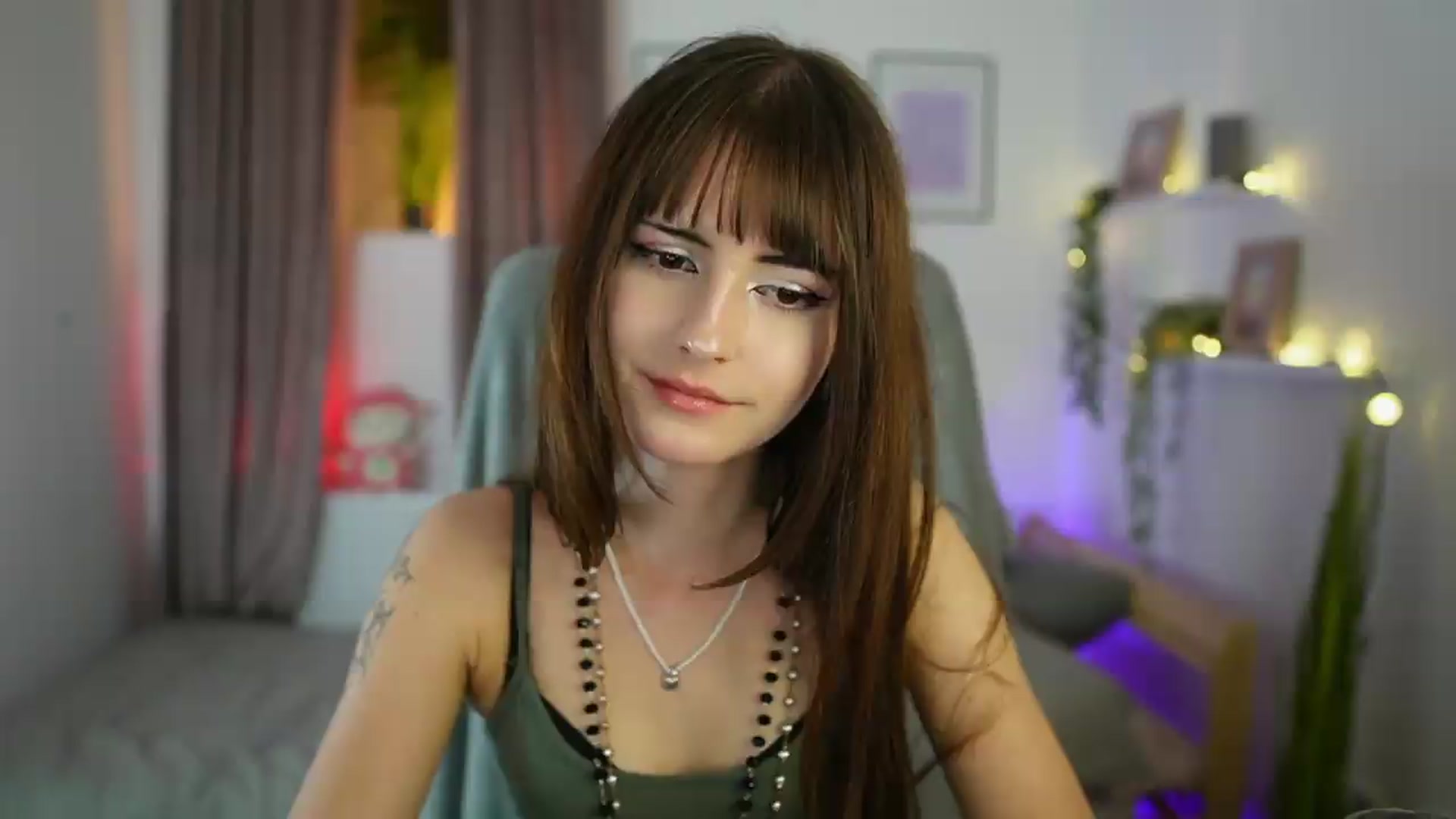 Gallery image thumbnail from Ella_Young's myfreecams stream on, 09/08/2026, 18:17 image 16 of 20