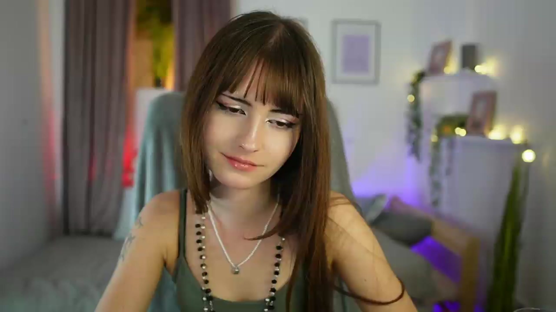 Gallery image thumbnail from Ella_Young's myfreecams stream on, 09/08/2026, 18:17 image 6 of 20