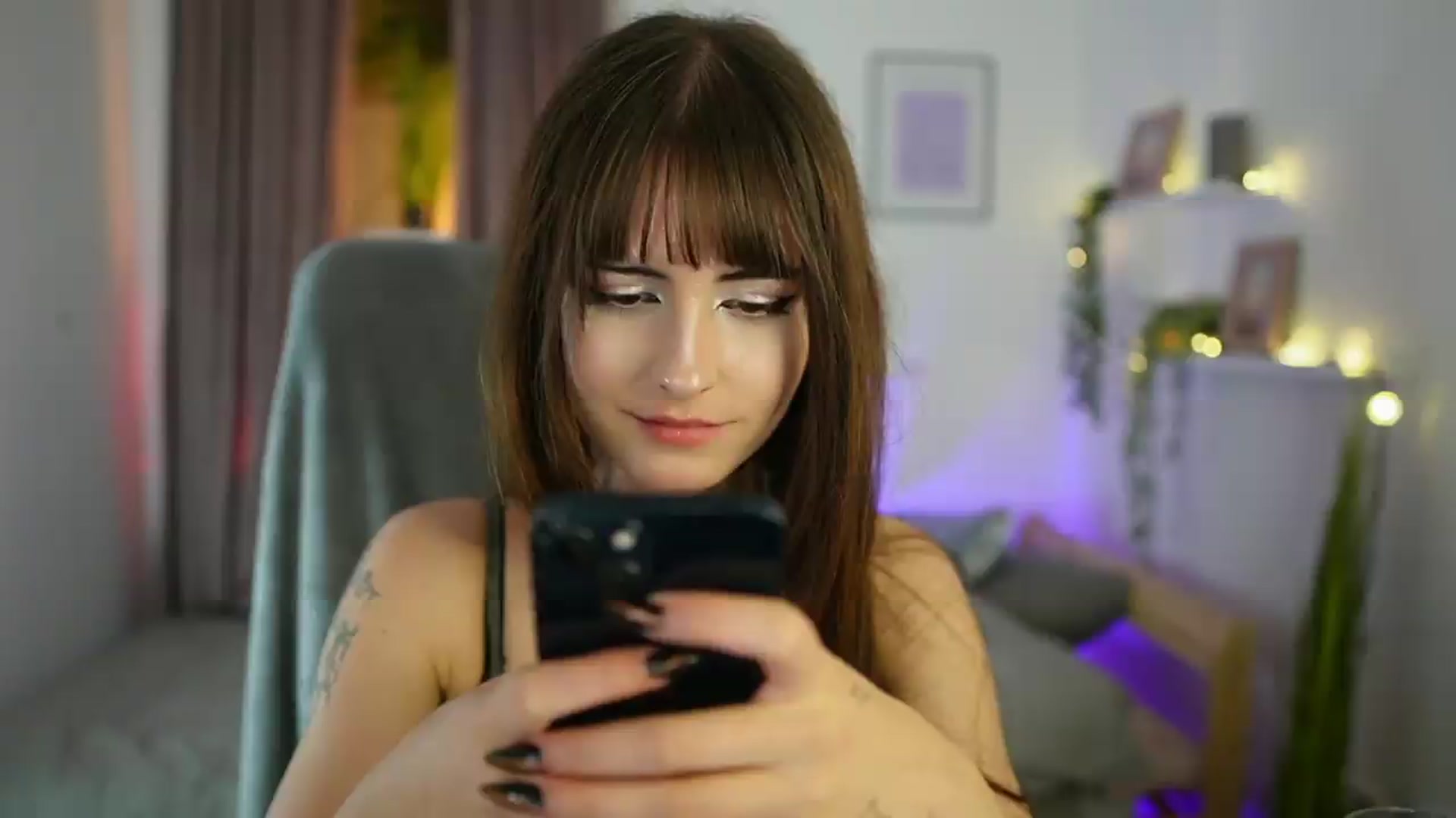 Gallery image thumbnail from Ella_Young's myfreecams stream on, 09/08/2026, 18:17 image 5 of 20