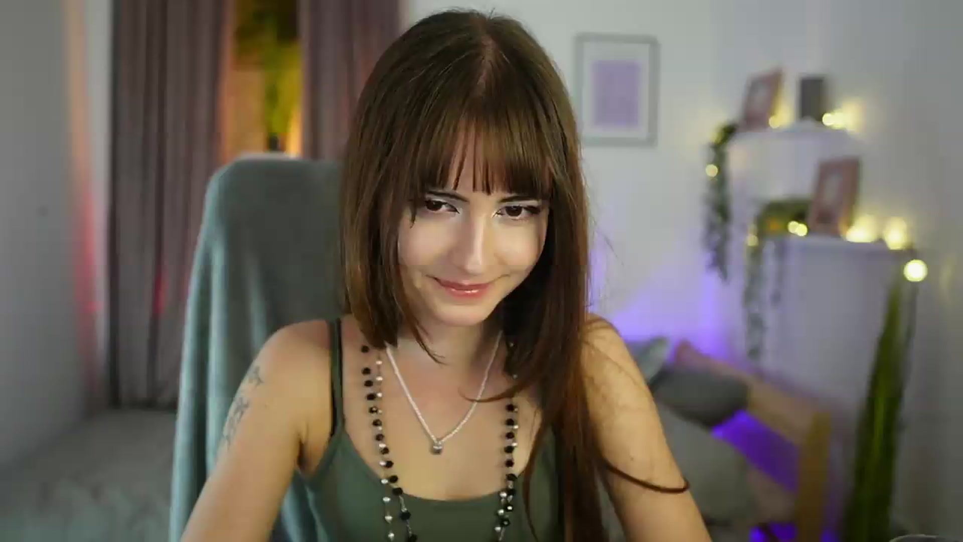 Gallery image thumbnail from Ella_Young's myfreecams stream on, 09/08/2026, 18:17 image 3 of 20