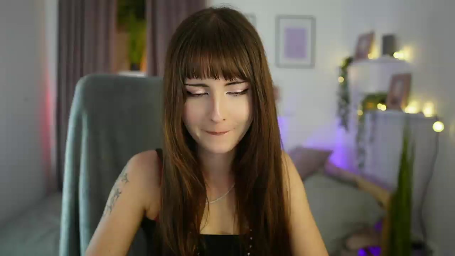 Gallery image thumbnail from Ella_Young's myfreecams stream on, 09/12/2026, 16:46 image 11 of 20