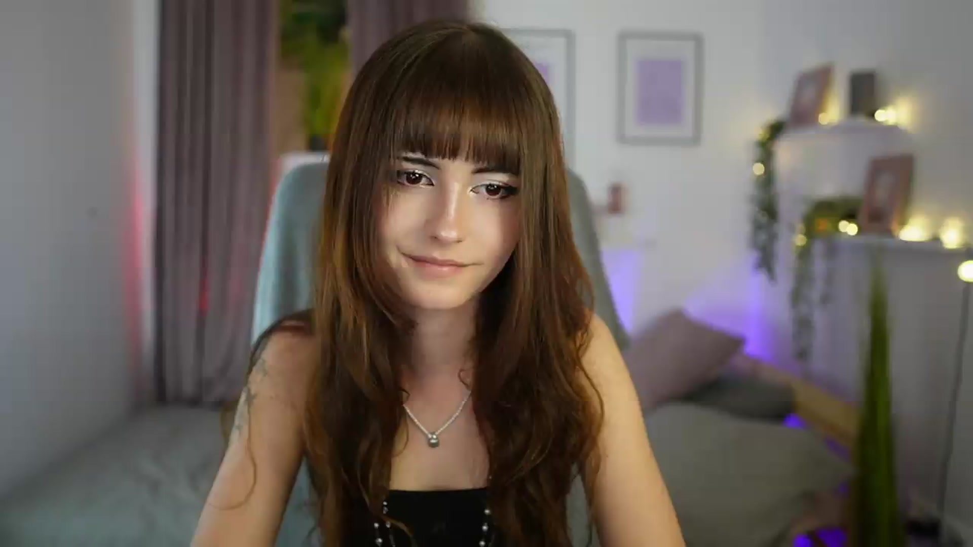 Gallery image thumbnail from Ella_Young's myfreecams stream on, 09/17/2026, 13:45 image 11 of 20