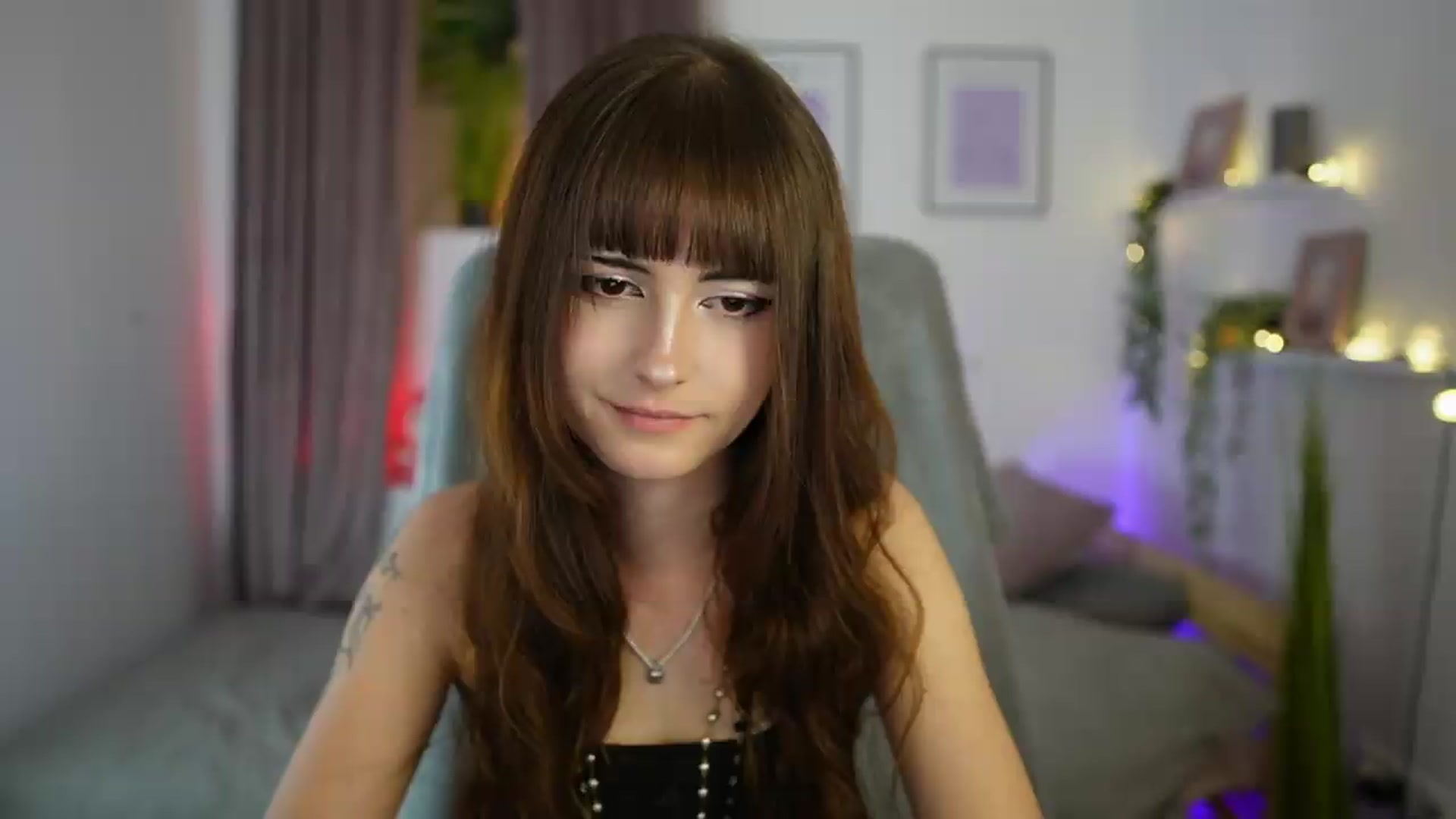 Gallery image thumbnail from Ella_Young's myfreecams stream on, 09/17/2026, 13:45 image 6 of 20