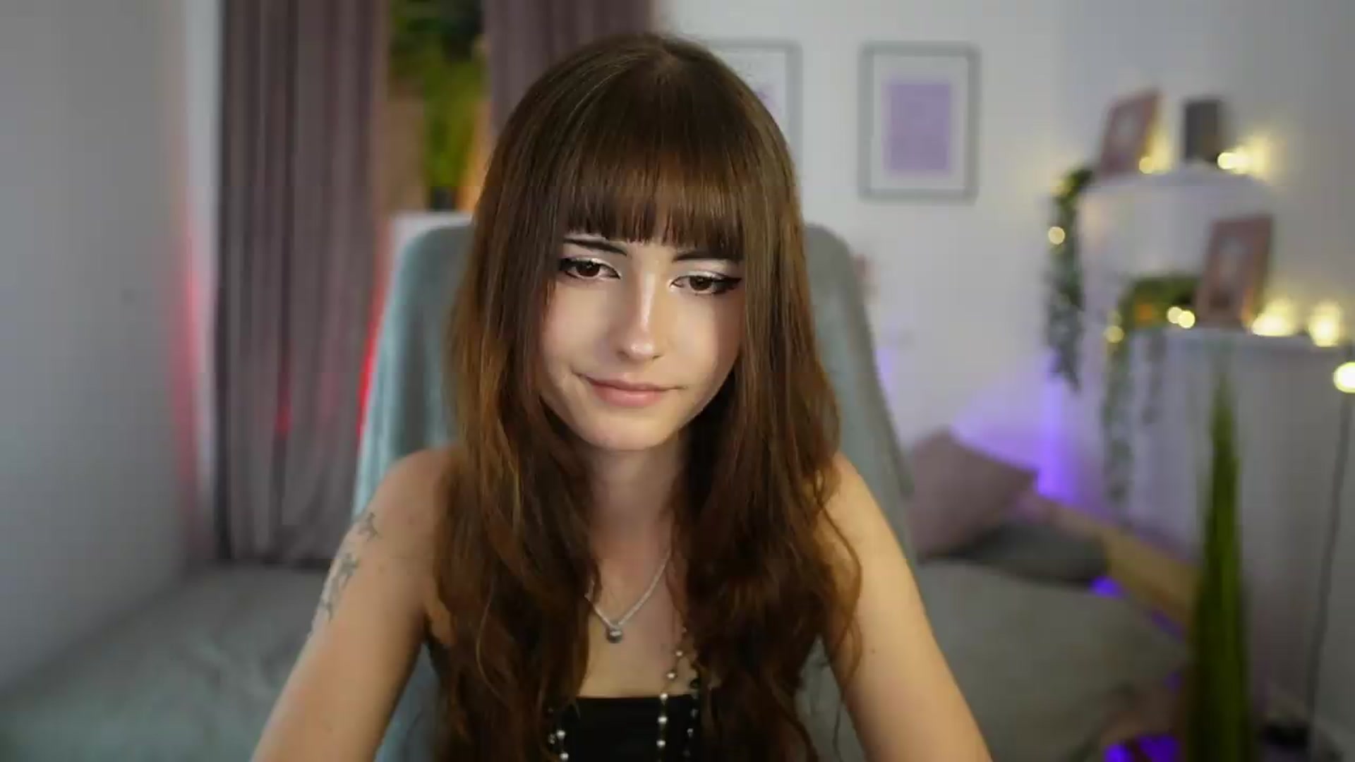 Gallery image thumbnail from Ella_Young's myfreecams stream on, 09/17/2026, 13:45 image 7 of 20