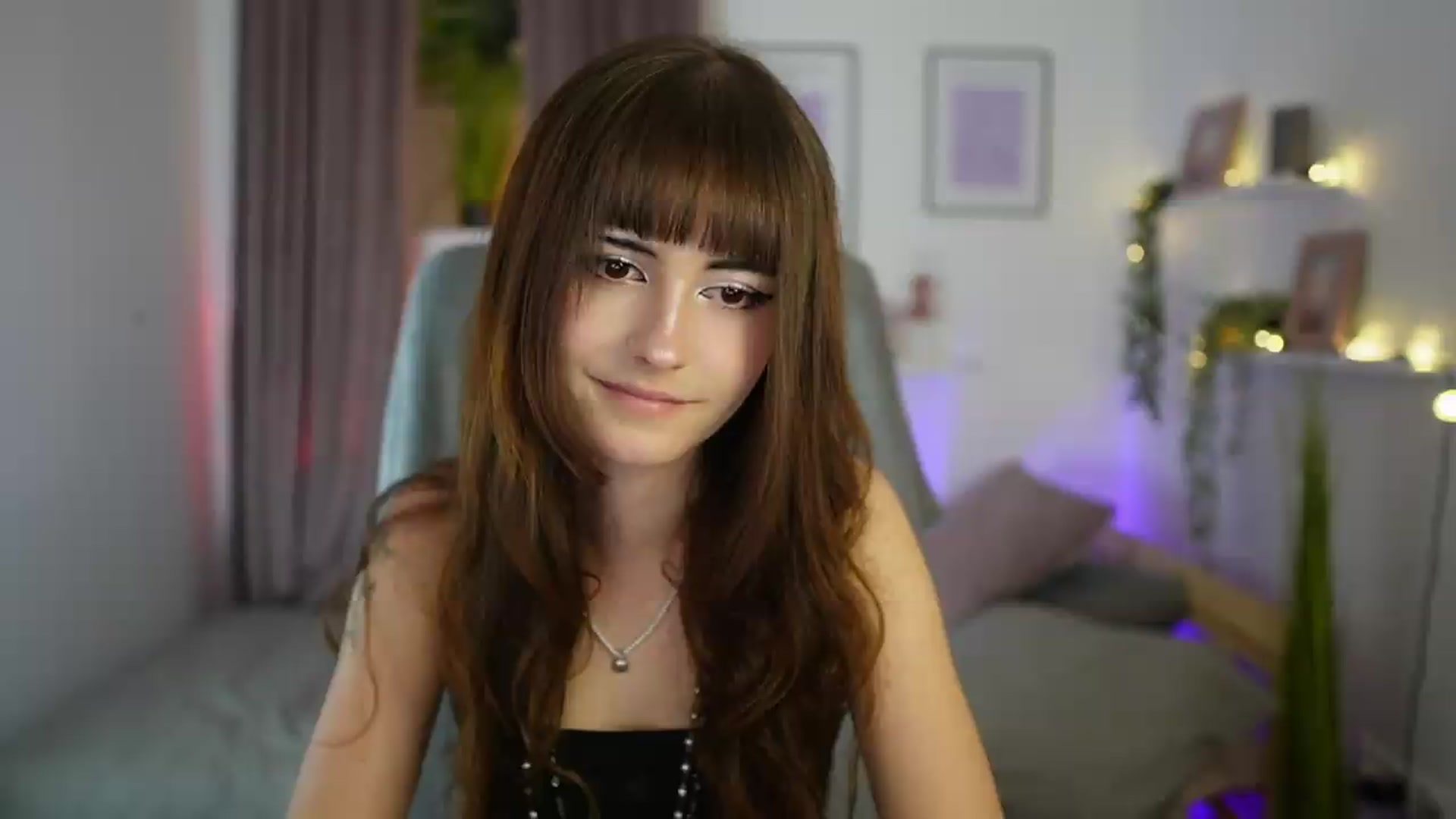 Gallery image thumbnail from Ella_Young's myfreecams stream on, 09/17/2026, 13:45 image 12 of 20