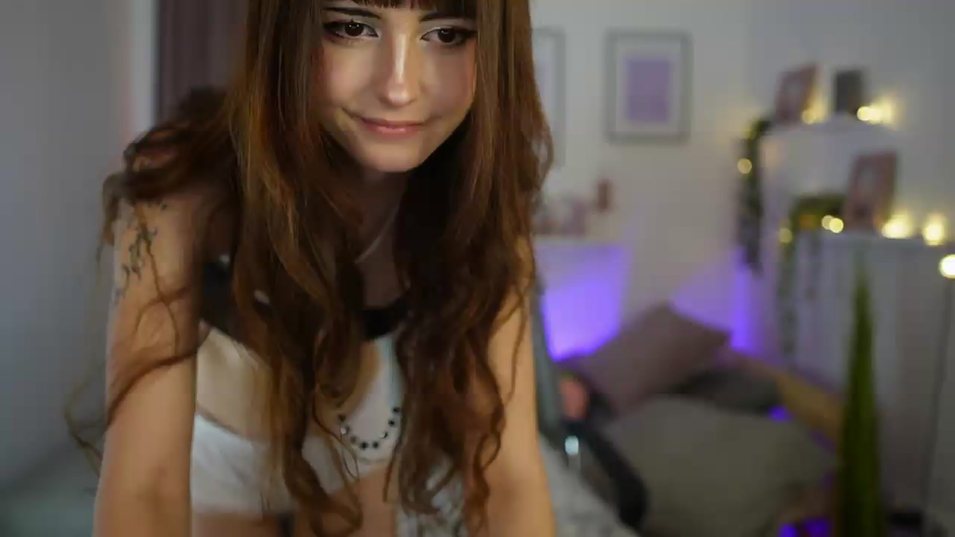 Gallery image thumbnail from Ella_Young's myfreecams stream on, 09/17/2026, 13:45 image 15 of 20