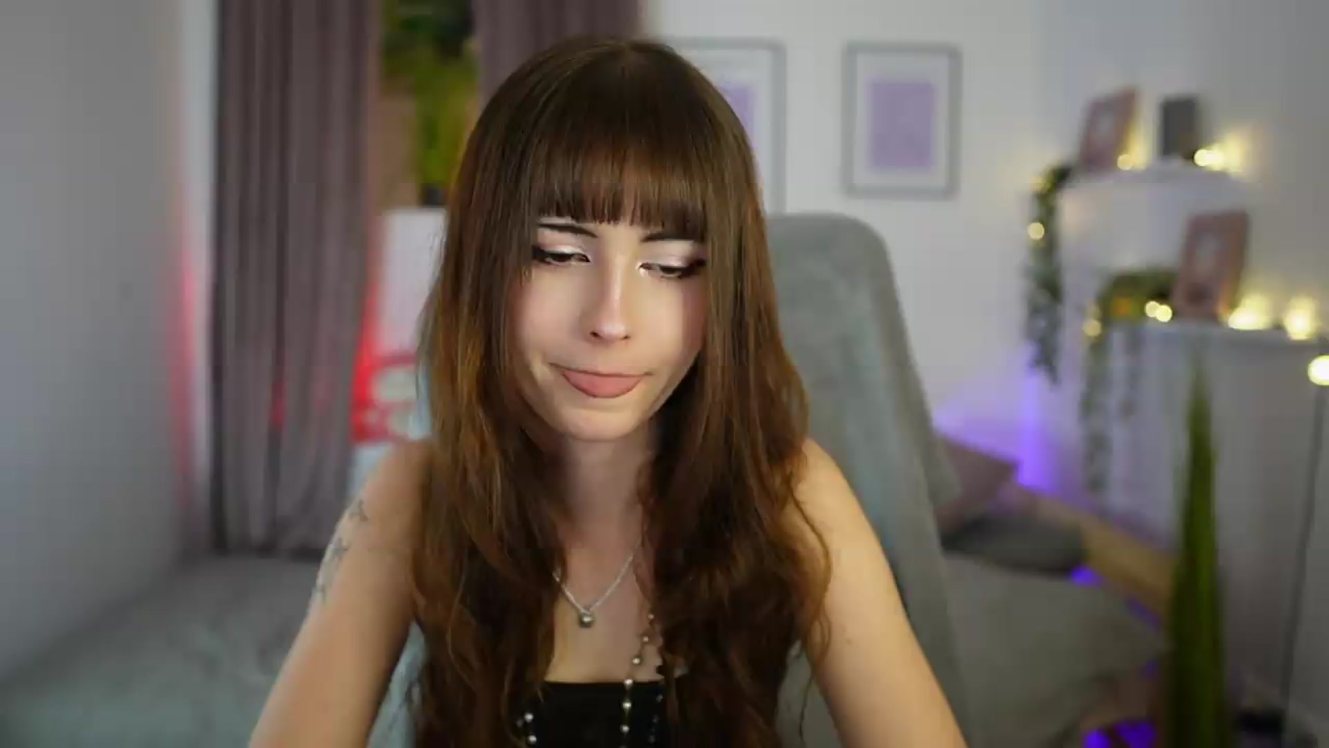 Gallery image thumbnail from Ella_Young's myfreecams stream on, 09/17/2026, 13:45 image 8 of 20