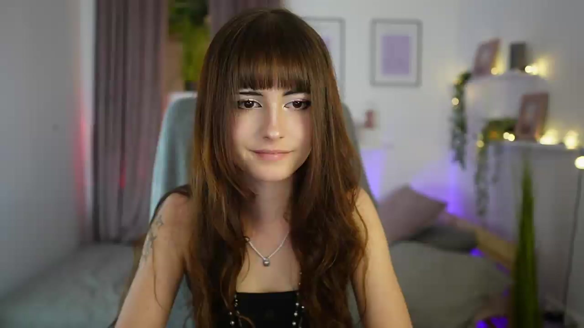 Gallery image thumbnail from Ella_Young's myfreecams stream on, 09/17/2026, 13:45 image 10 of 20