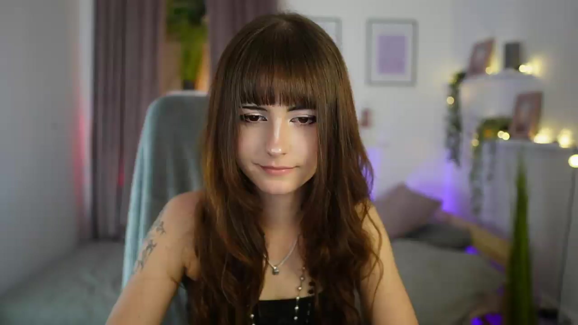Gallery image thumbnail from Ella_Young's myfreecams stream on, 09/17/2026, 13:45 image 4 of 20