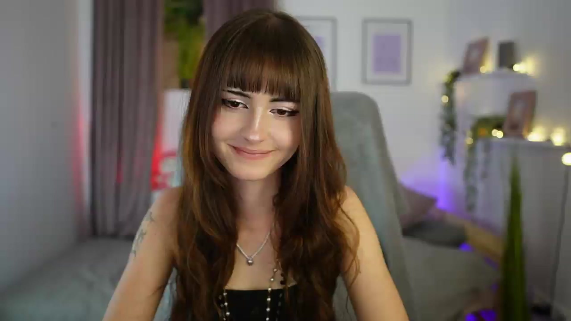 Gallery image thumbnail from Ella_Young's myfreecams stream on, 09/17/2026, 13:45 image 5 of 20