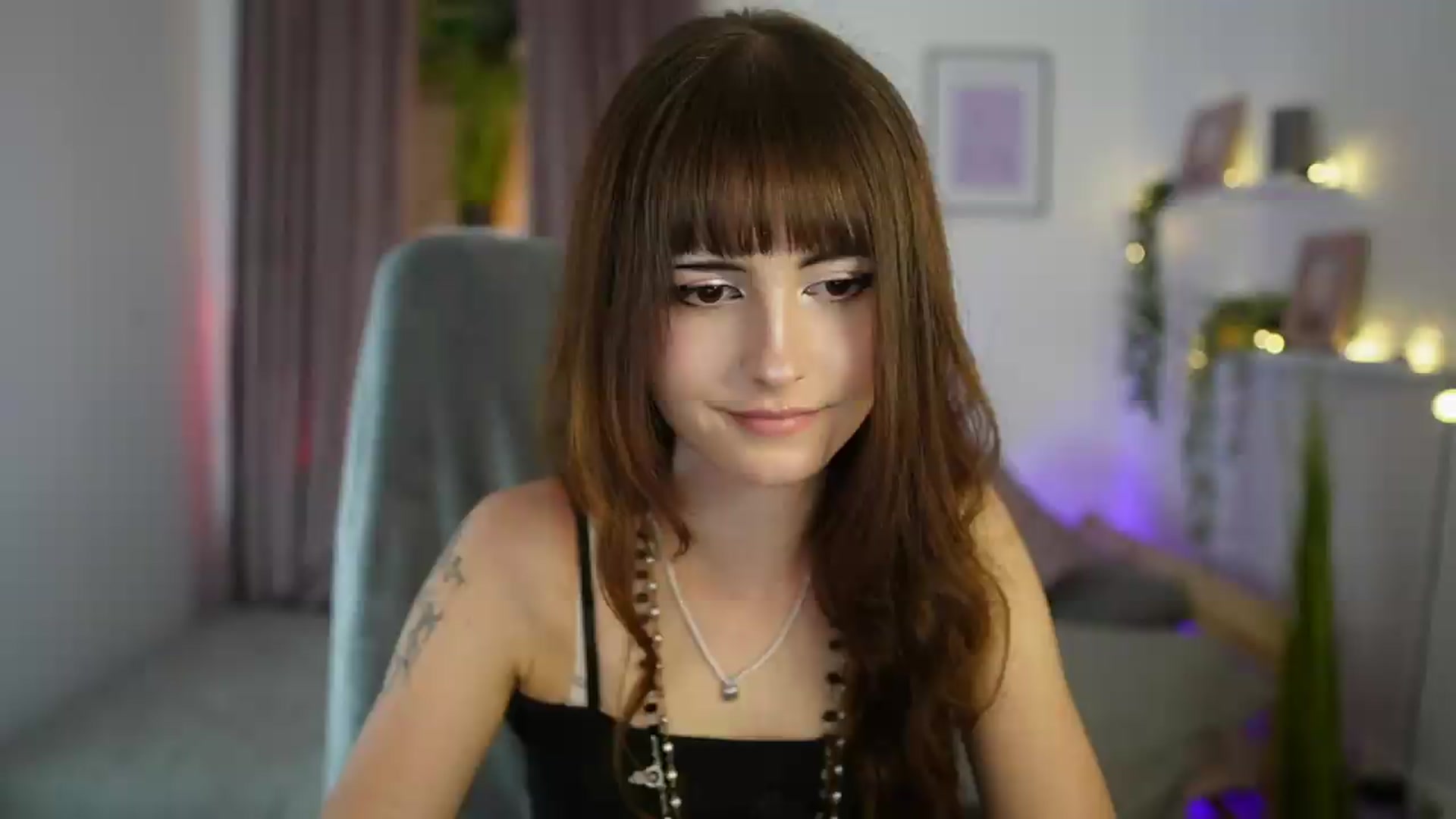 Gallery image thumbnail from Ella_Young's myfreecams stream on, 09/17/2026, 14:08 image 17 of 20