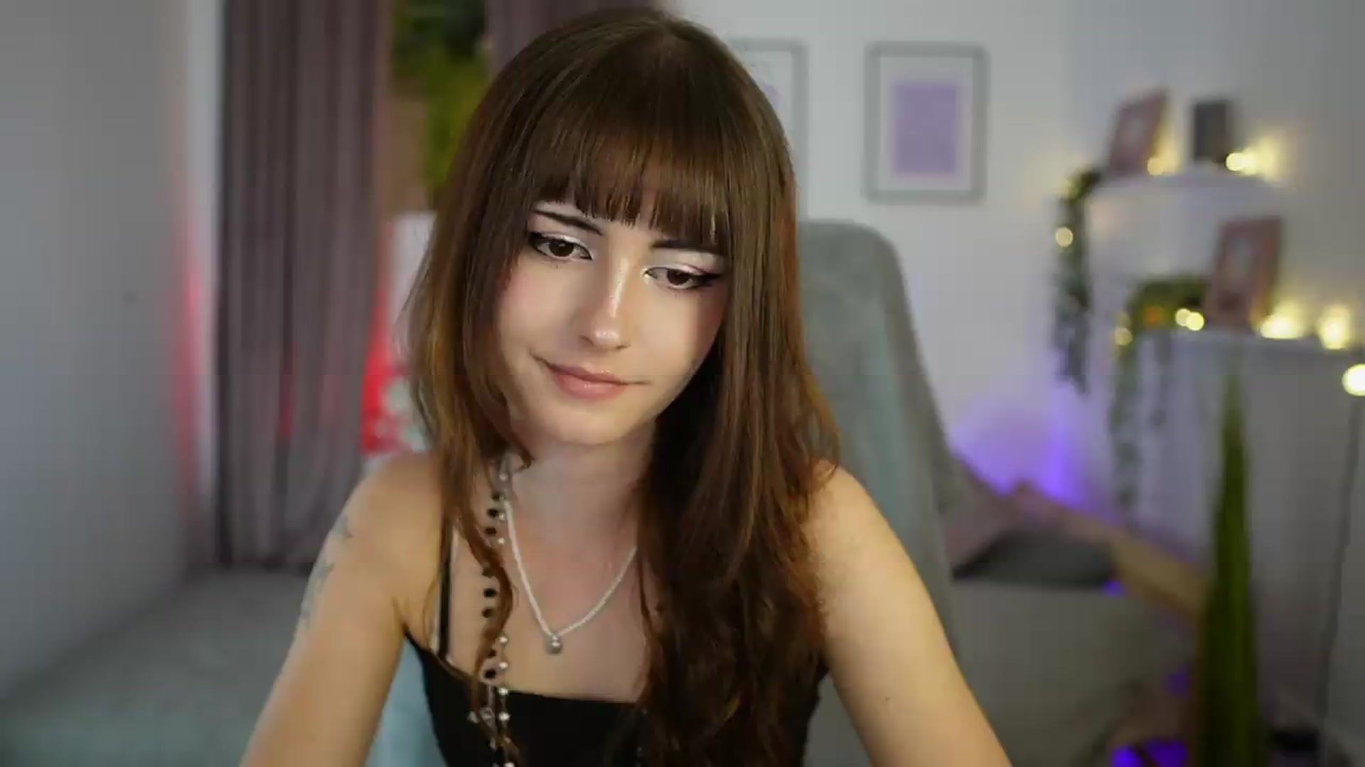 Gallery image thumbnail from Ella_Young's myfreecams stream on, 09/17/2026, 14:08 image 19 of 20