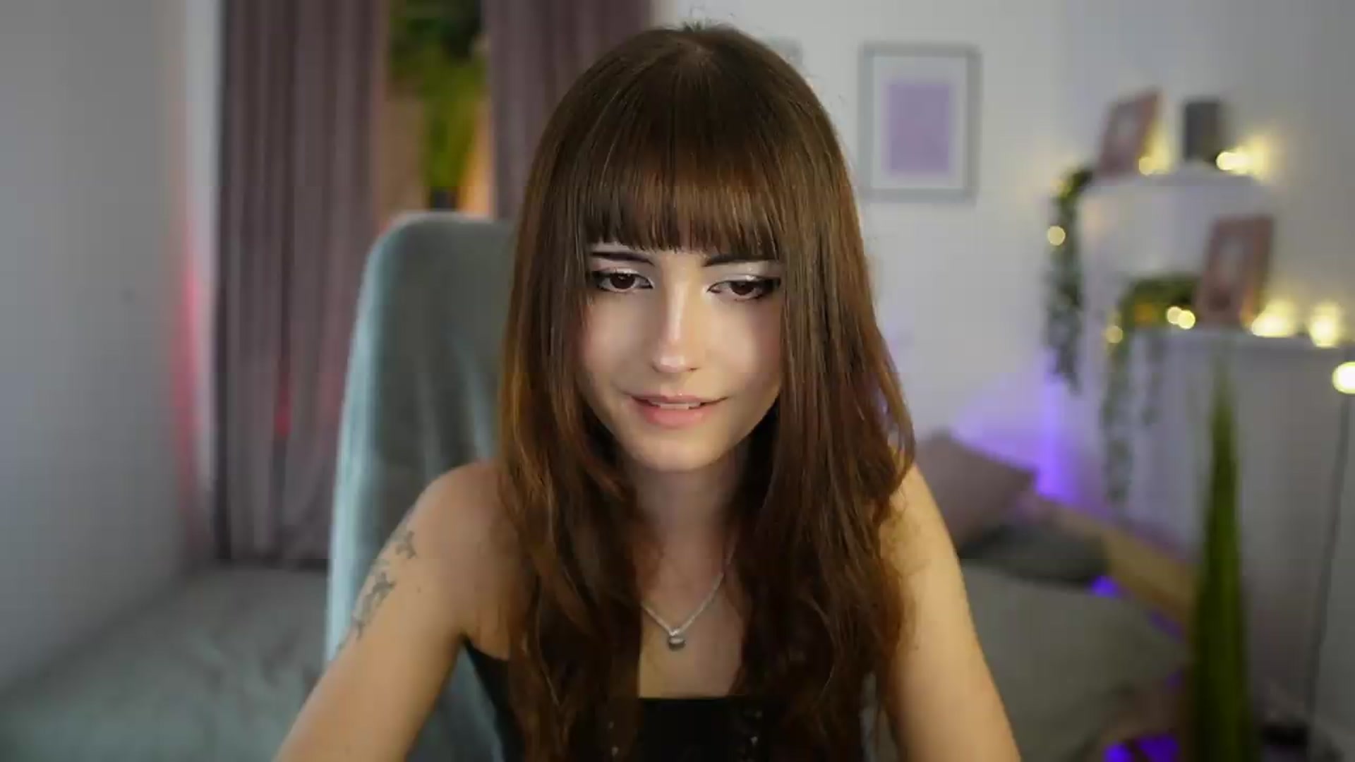 Gallery image thumbnail from Ella_Young's myfreecams stream on, 09/17/2026, 14:08 image 4 of 20