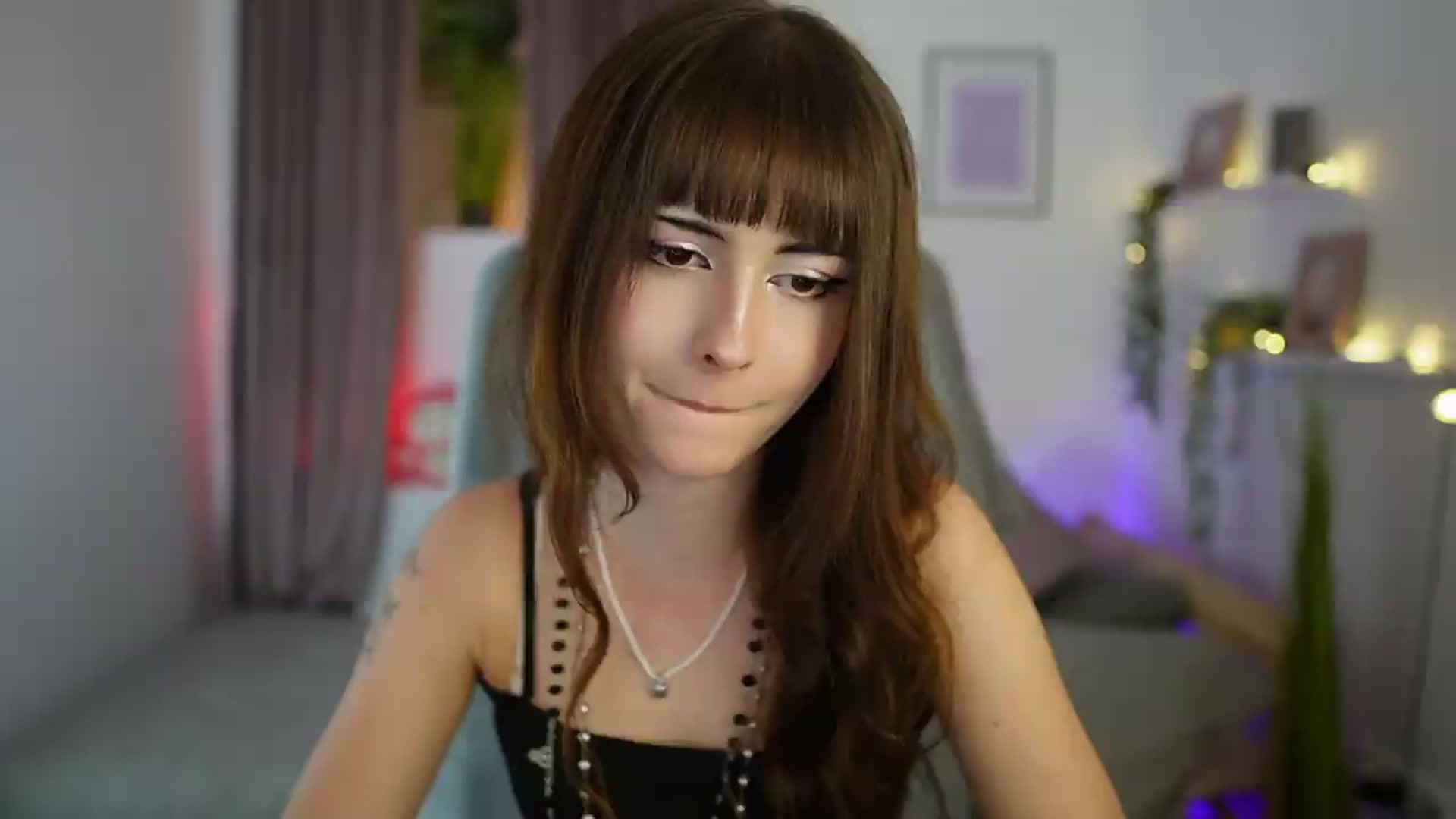 Gallery image thumbnail from Ella_Young's myfreecams stream on, 09/17/2026, 14:08 image 15 of 20
