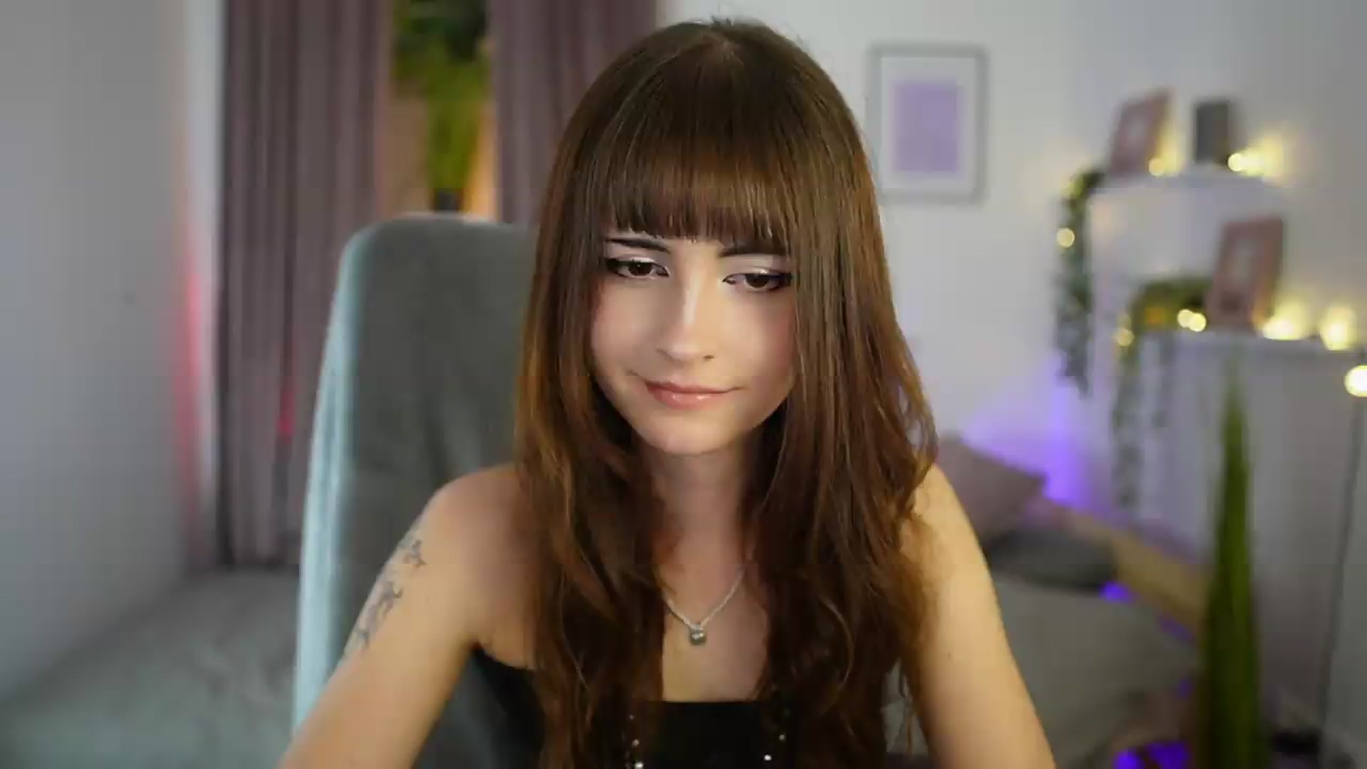 Gallery image thumbnail from Ella_Young's myfreecams stream on, 09/17/2026, 14:08 image 2 of 20