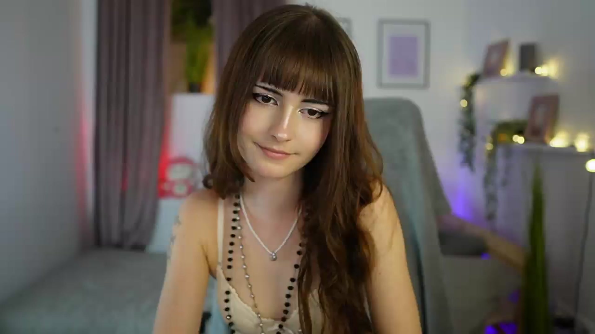 Gallery image thumbnail from Ella_Young's myfreecams stream on, 09/17/2026, 15:05 image 17 of 20