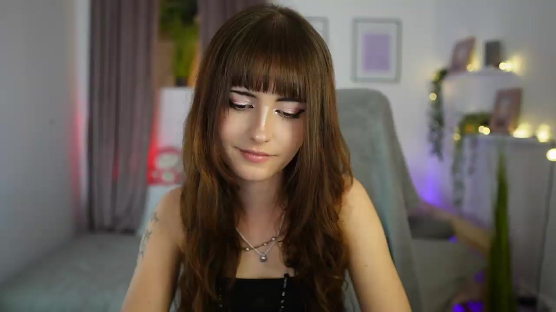 Gallery image thumbnail from Ella_Young's myfreecams stream on, 09/17/2026, 15:05 image 1 of 20