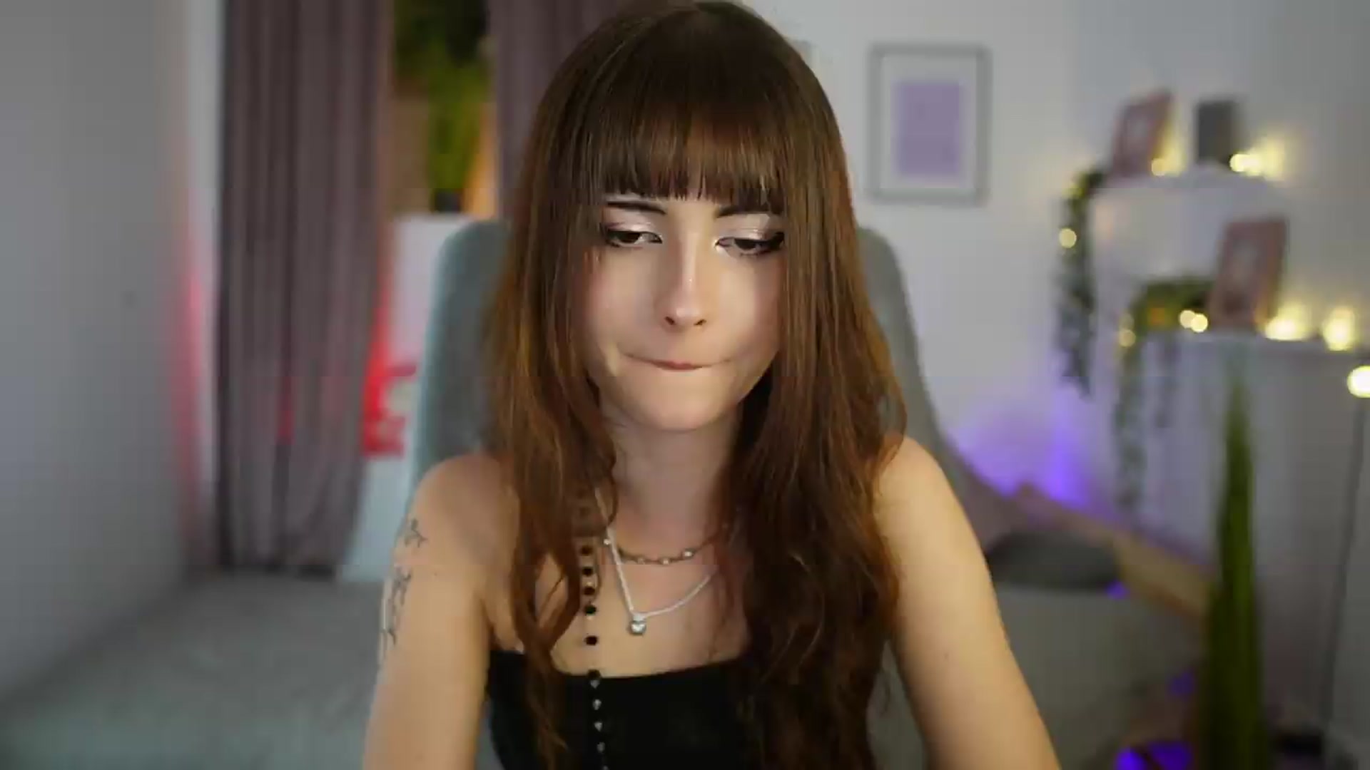 Gallery image thumbnail from Ella_Young's myfreecams stream on, 09/17/2026, 15:05 image 10 of 20