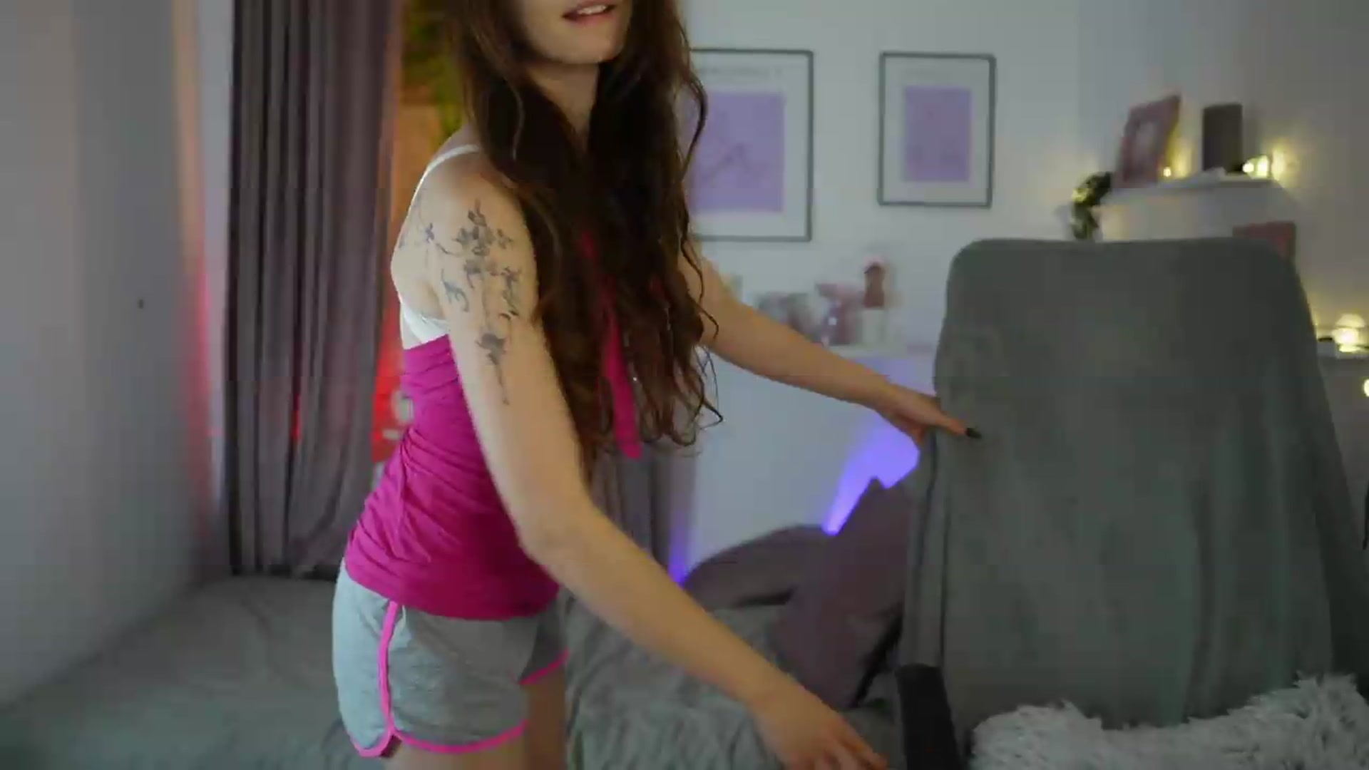 Gallery image thumbnail from Ella_Young's myfreecams stream on, 09/18/2026, 18:01 image 19 of 20
