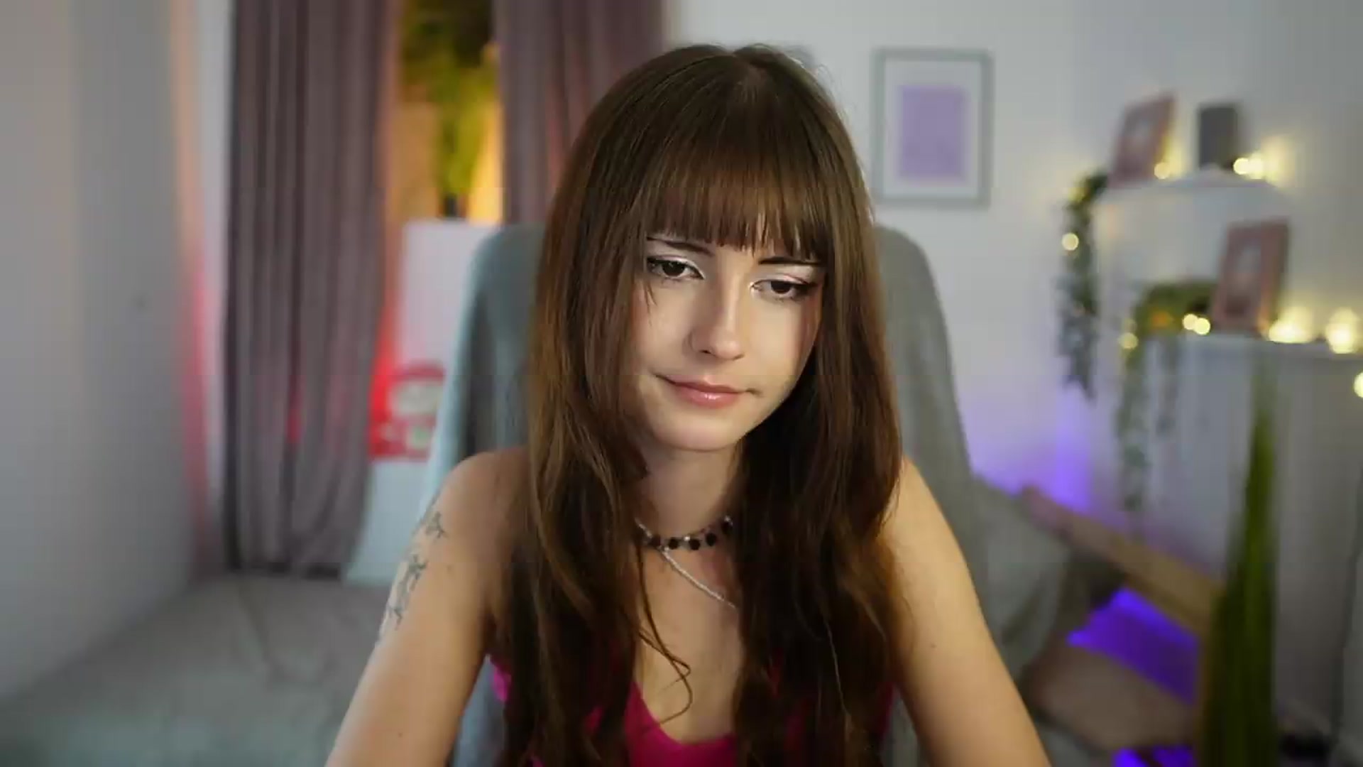 Gallery image thumbnail from Ella_Young's myfreecams stream on, 09/18/2026, 18:01 image 1 of 20