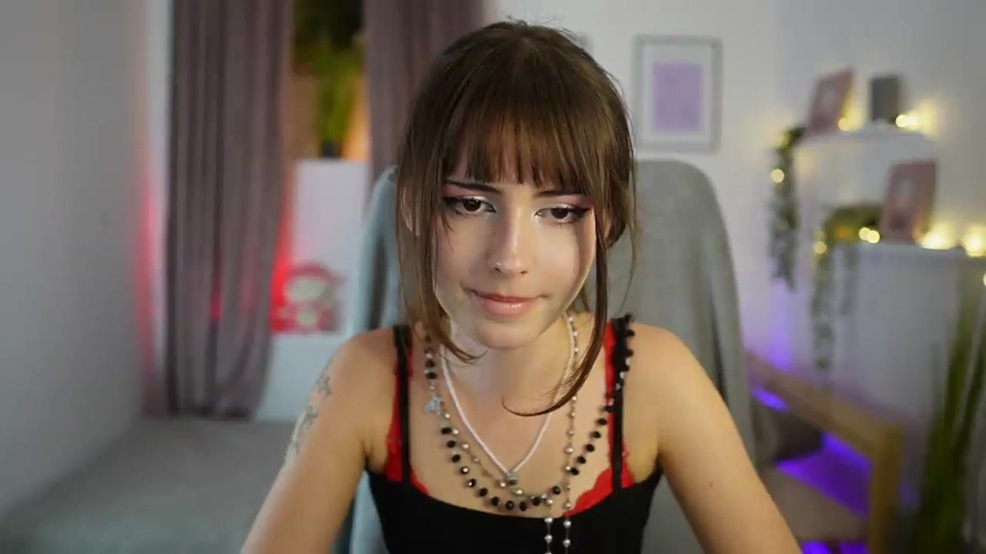 Gallery image thumbnail from Ella_Young's myfreecams stream on, 09/20/2026, 17:16 image 5 of 20