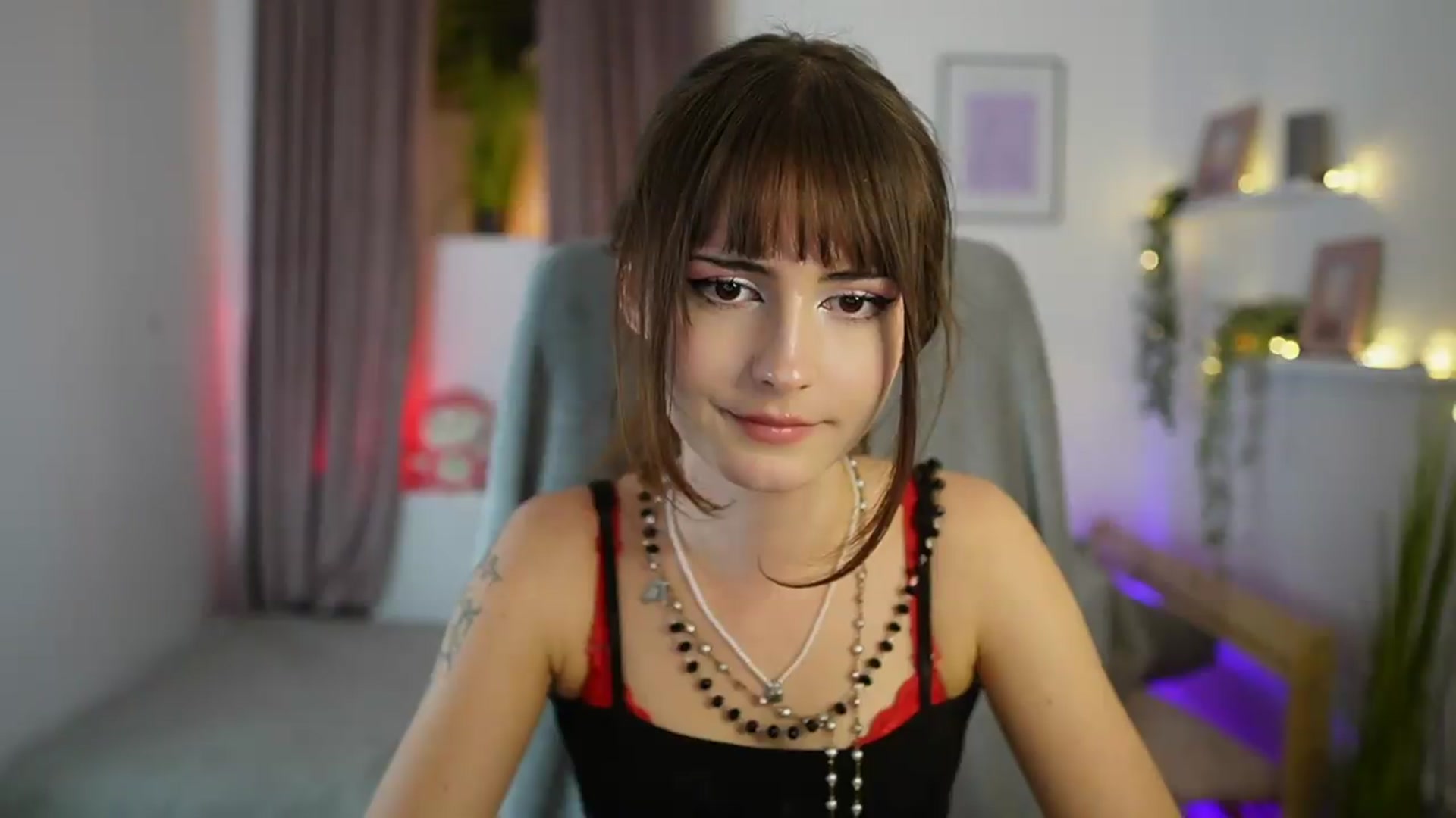 Gallery image thumbnail from Ella_Young's myfreecams stream on, 09/20/2026, 17:16 image 3 of 20