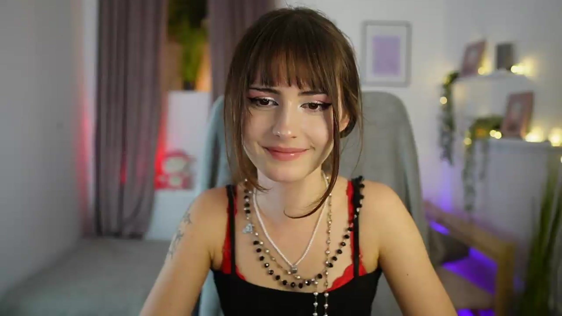 Gallery image thumbnail from Ella_Young's myfreecams stream on, 09/20/2026, 17:16 image 4 of 20