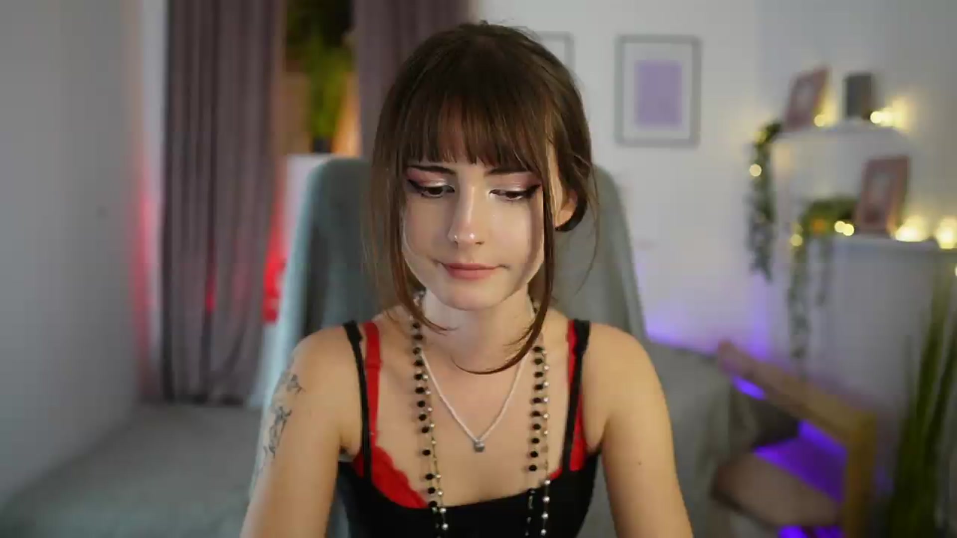 Gallery image thumbnail from Ella_Young's myfreecams stream on, 09/20/2026, 17:39 image 3 of 20