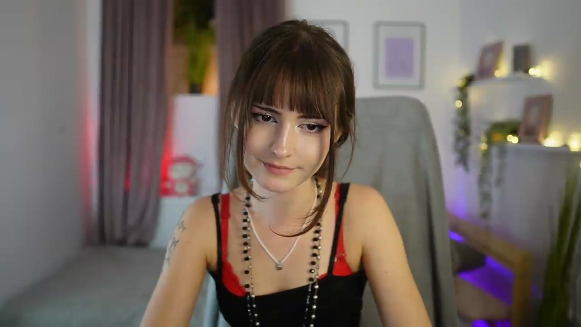 Gallery image thumbnail from Ella_Young's myfreecams stream on, 09/20/2026, 17:39 image 10 of 20
