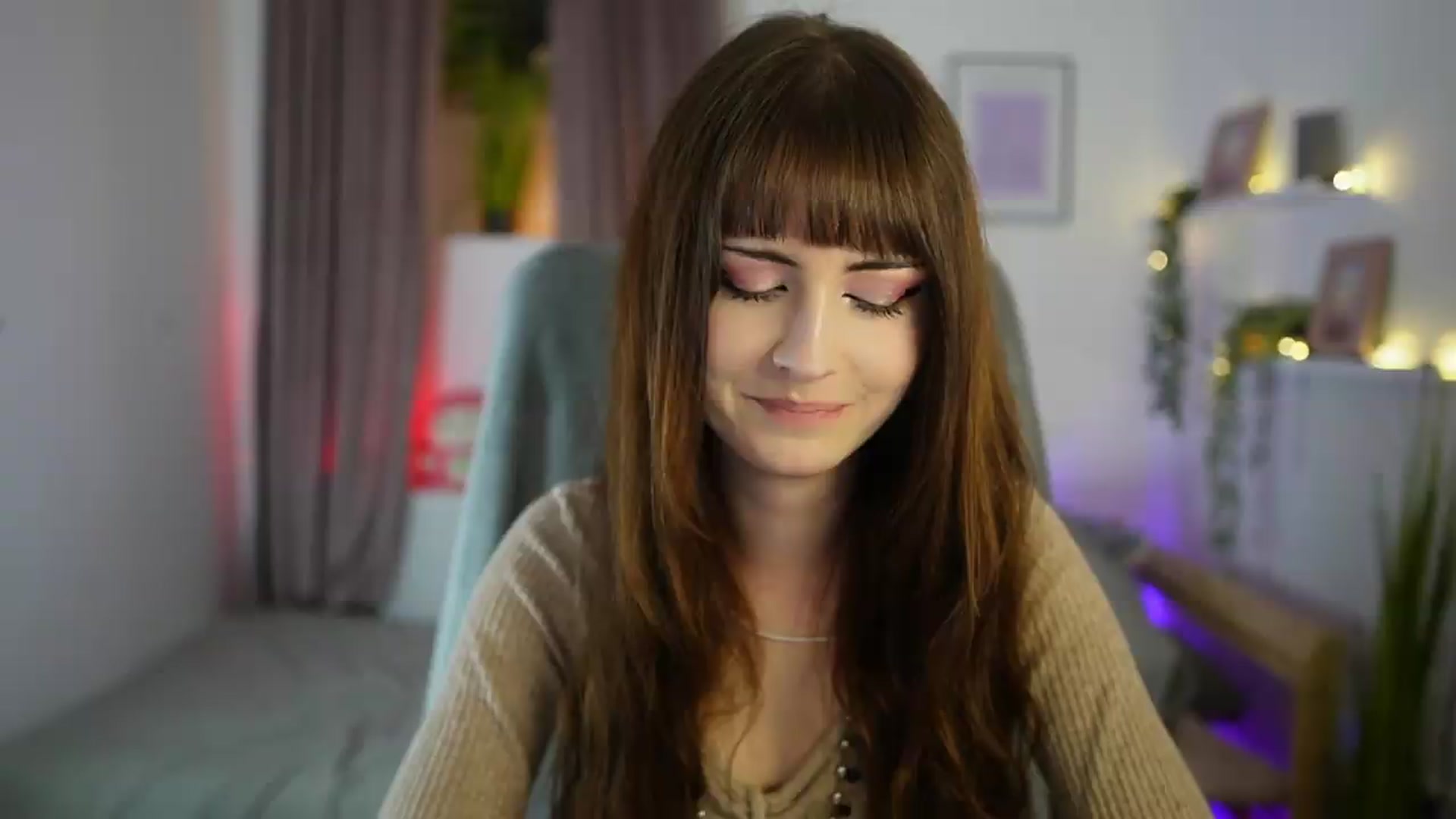 Gallery image thumbnail from Ella_Young's myfreecams stream on, 09/21/2026, 15:35 image 2 of 20
