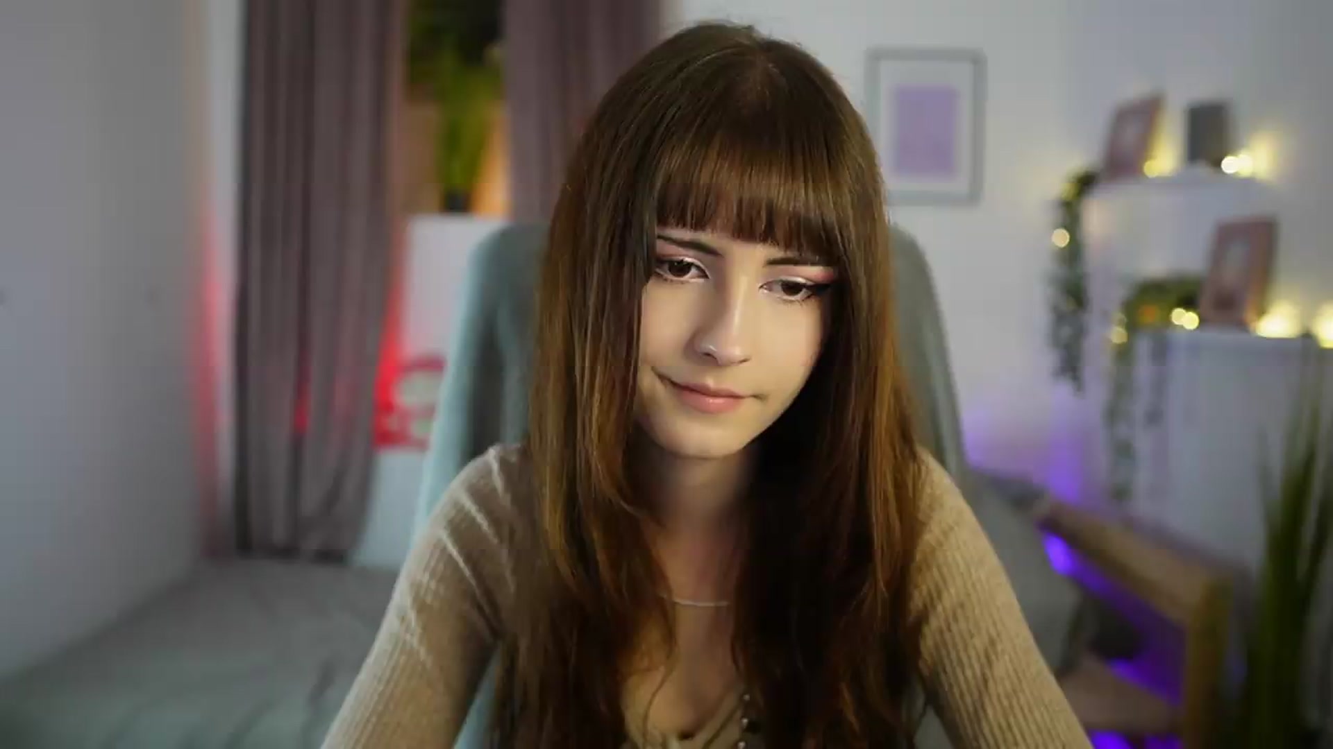 Gallery image thumbnail from Ella_Young's myfreecams stream on, 09/21/2026, 15:35 image 5 of 20