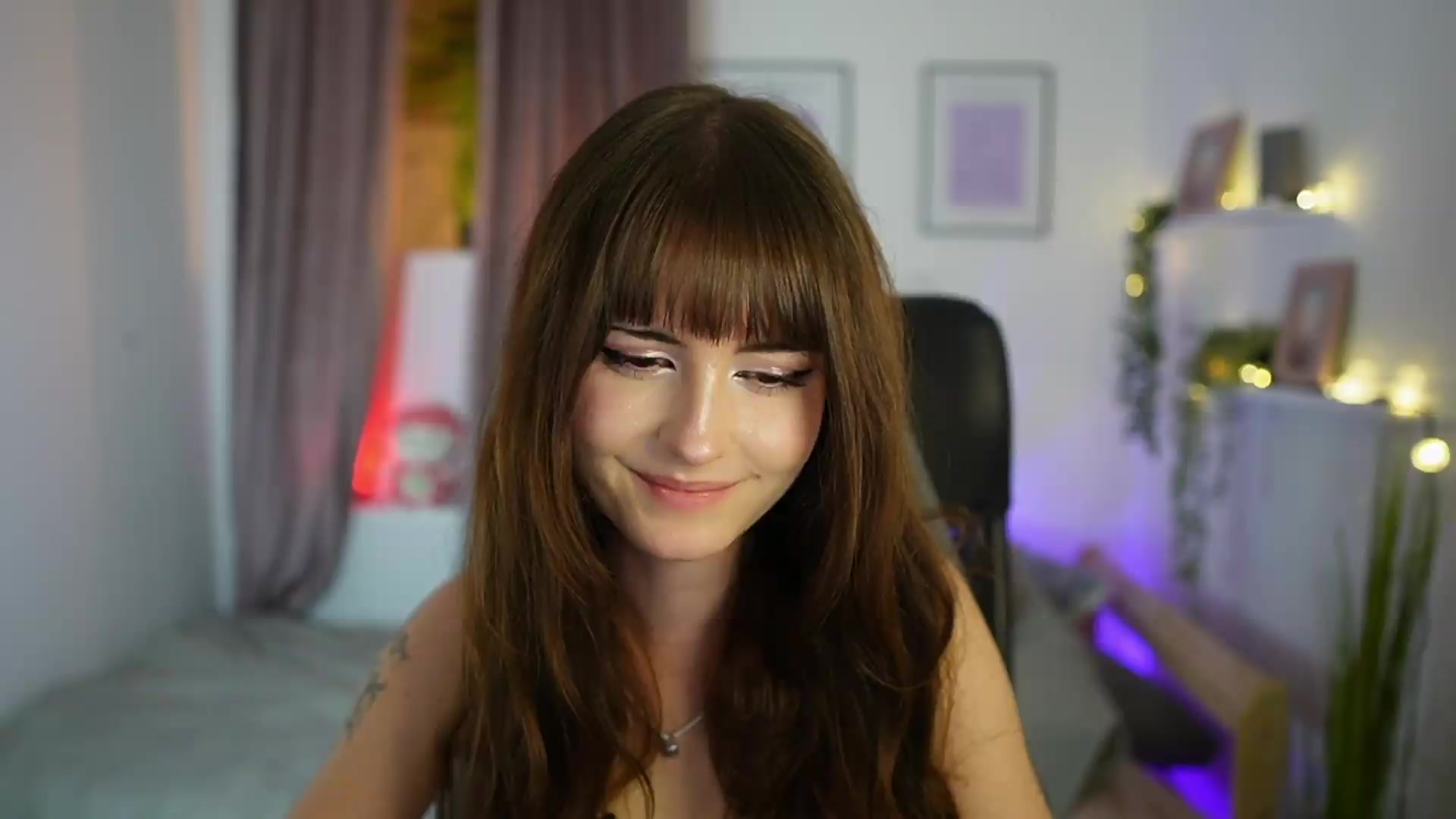 Gallery image thumbnail from Ella_Young's myfreecams stream on, 09/24/2026, 17:15 image 18 of 20