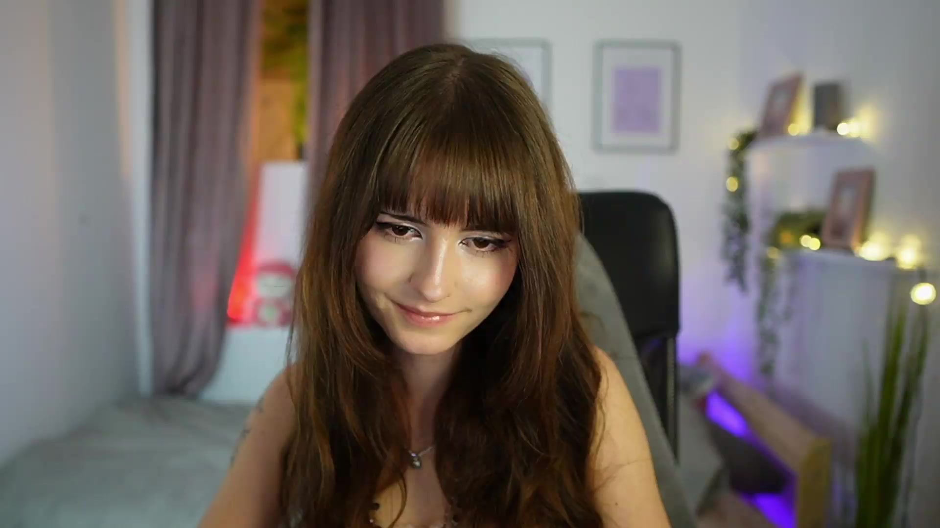 Gallery image thumbnail from Ella_Young's myfreecams stream on, 09/24/2026, 17:15 image 17 of 20