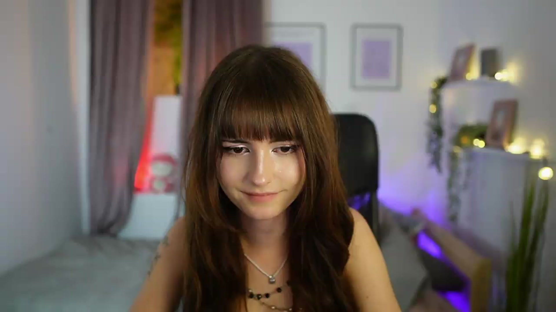 Gallery image thumbnail from Ella_Young's myfreecams stream on, 09/24/2026, 18:01 image 13 of 20