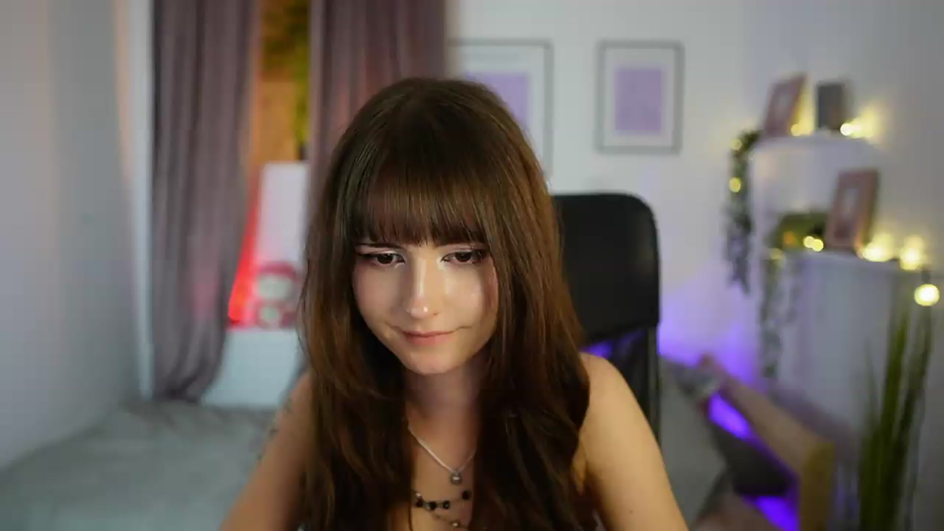 Gallery image thumbnail from Ella_Young's myfreecams stream on, 09/24/2026, 18:01 image 18 of 20