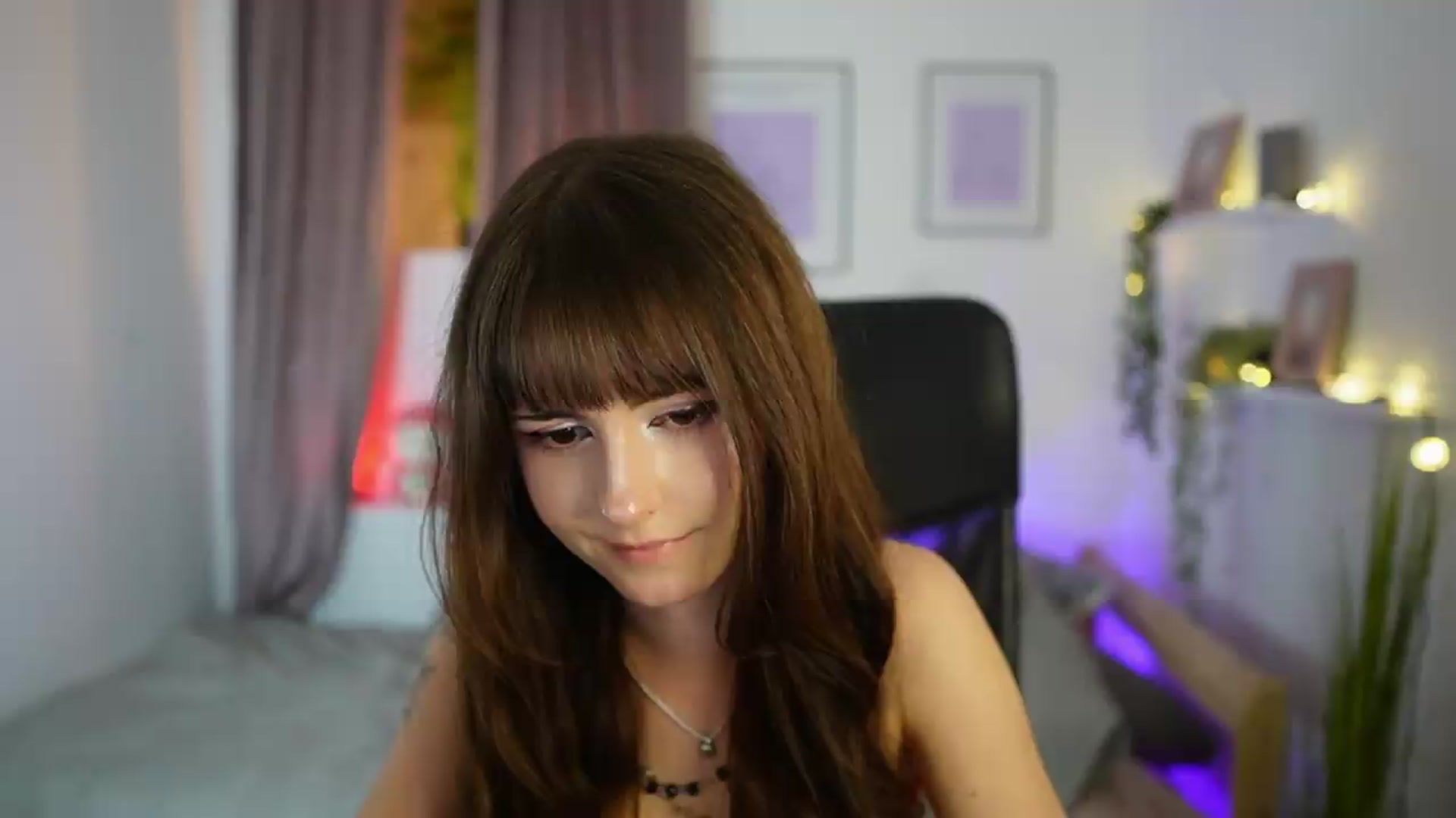 Gallery image thumbnail from Ella_Young's myfreecams stream on, 09/24/2026, 18:01 image 15 of 20