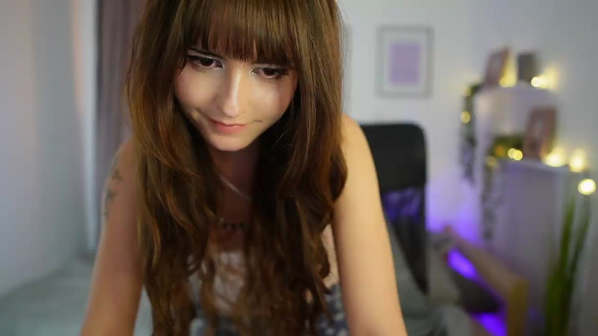 Gallery image thumbnail from Ella_Young's myfreecams stream on, 09/24/2026, 18:01 image 19 of 20