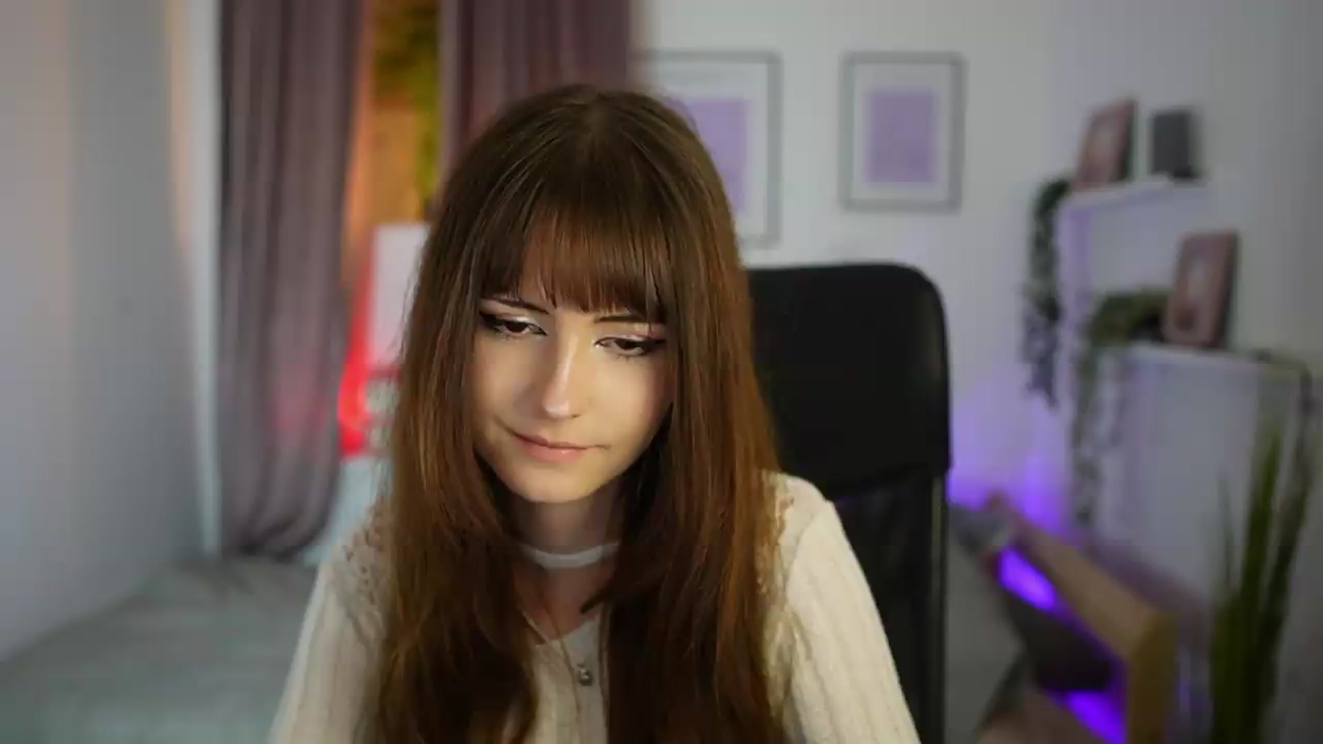 Gallery image thumbnail from Ella_Young's myfreecams stream on, 09/25/2026, 14:00 image 19 of 20