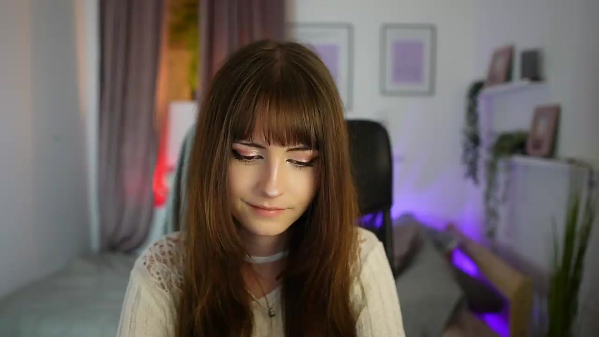 Gallery image thumbnail from Ella_Young's myfreecams stream on, 09/25/2026, 14:00 image 17 of 20