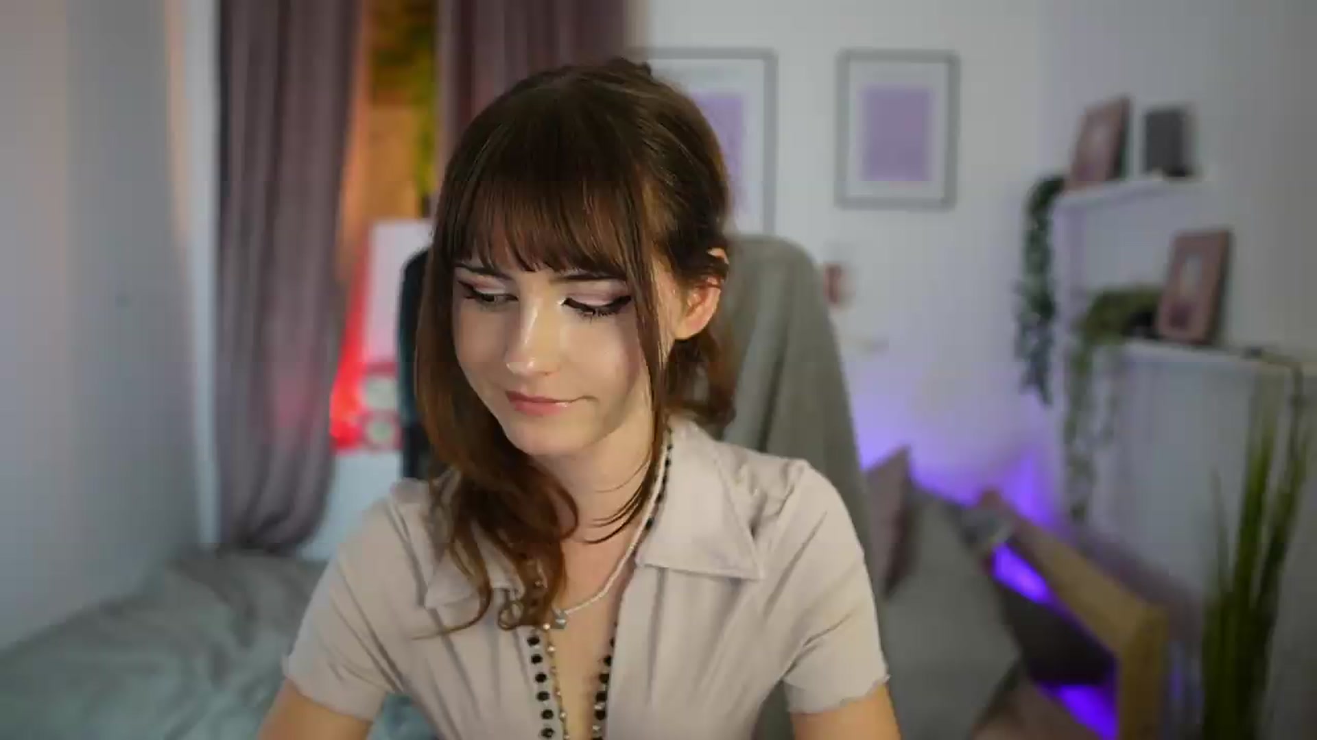 Gallery image thumbnail from Ella_Young's myfreecams stream on, 09/26/2026, 17:10 image 12 of 20