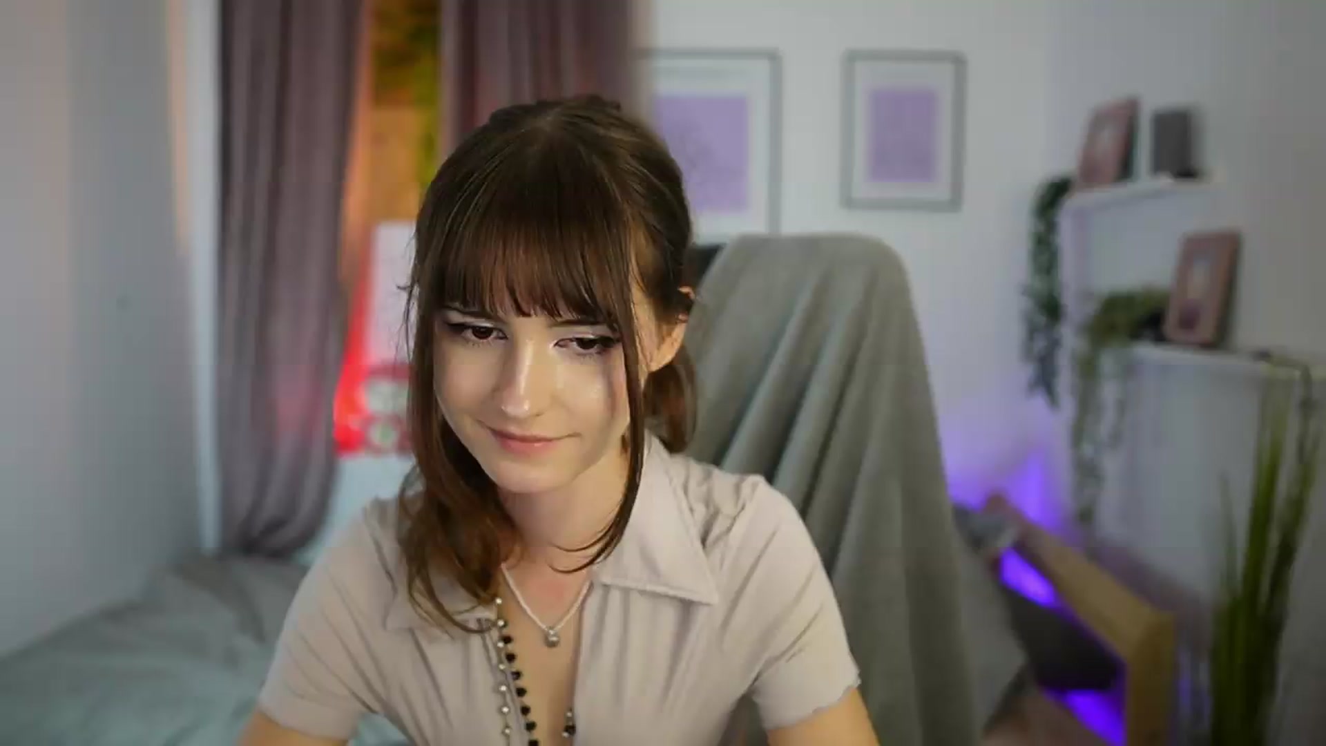 Gallery image thumbnail from Ella_Young's myfreecams stream on, 09/26/2026, 17:10 image 4 of 20