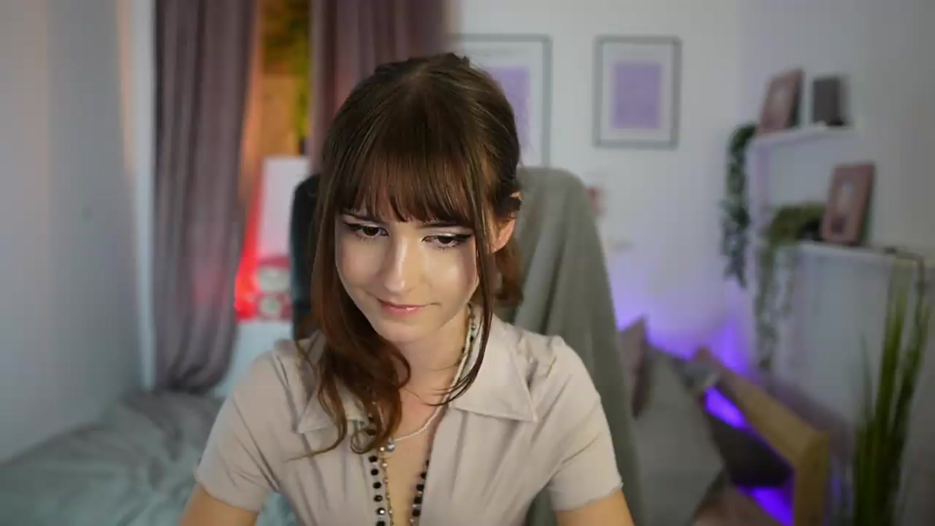 Gallery image thumbnail from Ella_Young's myfreecams stream on, 09/26/2026, 17:10 image 13 of 20