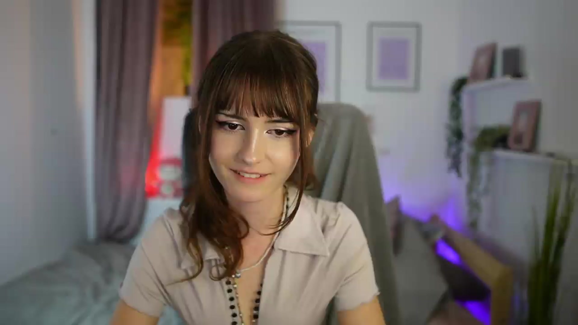 Gallery image thumbnail from Ella_Young's myfreecams stream on, 09/26/2026, 17:10 image 16 of 20
