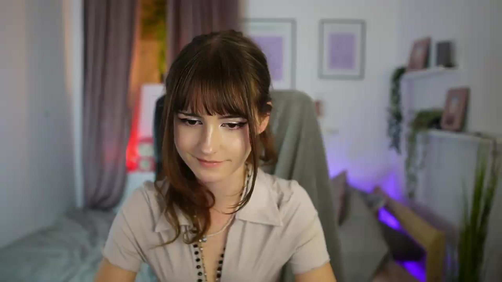 Gallery image thumbnail from Ella_Young's myfreecams stream on, 09/26/2026, 17:10 image 14 of 20