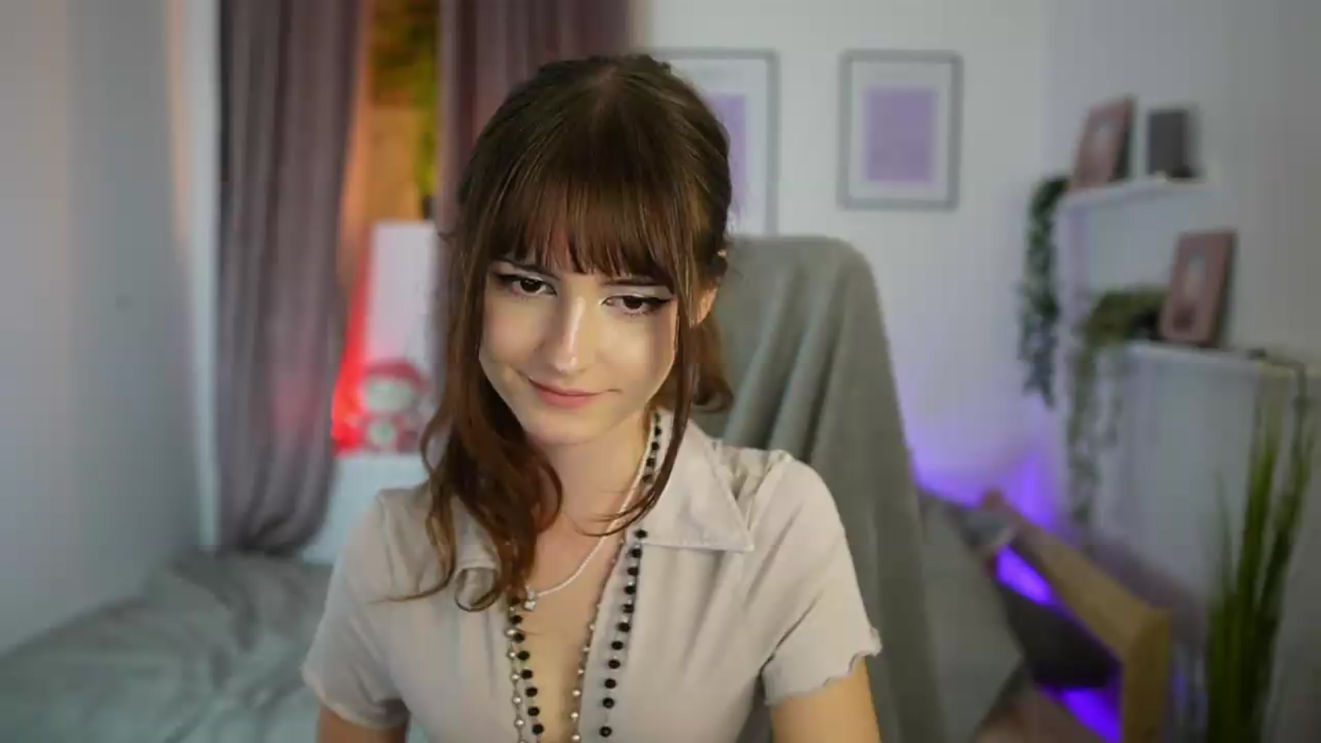 Gallery image thumbnail from Ella_Young's myfreecams stream on, 09/26/2026, 17:10 image 19 of 20
