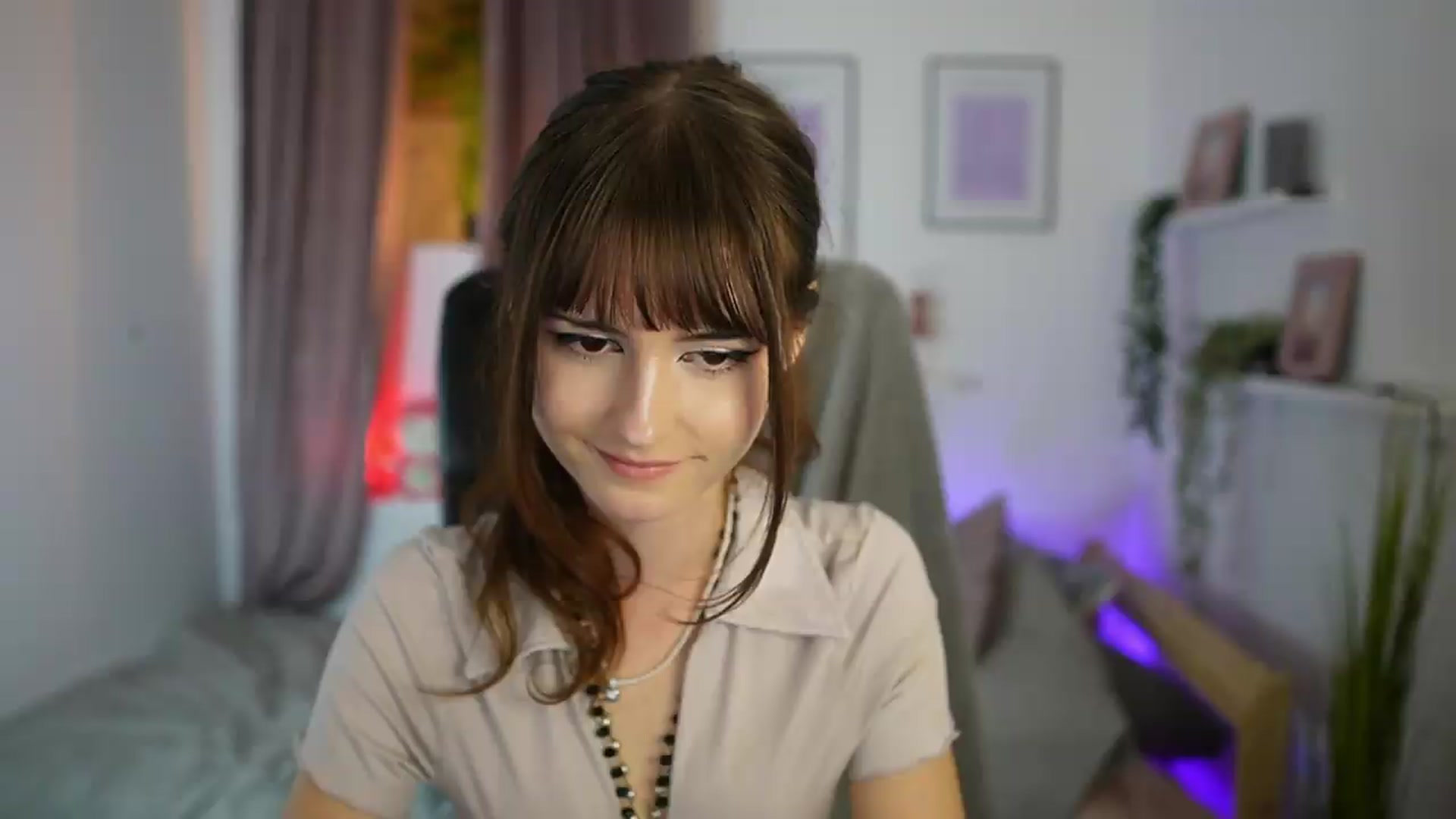 Gallery image thumbnail from Ella_Young's myfreecams stream on, 09/26/2026, 17:10 image 17 of 20