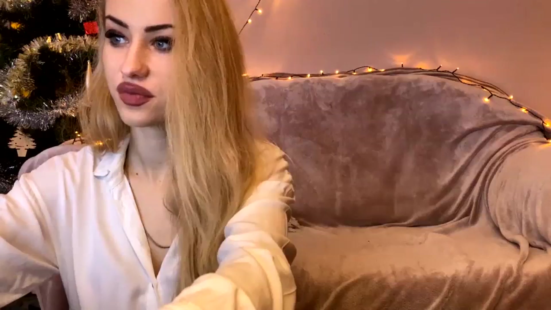 Gallery image thumbnail from Ella_wattner's myfreecams stream on, 12/09/2023, 09:46 image 16 of 20