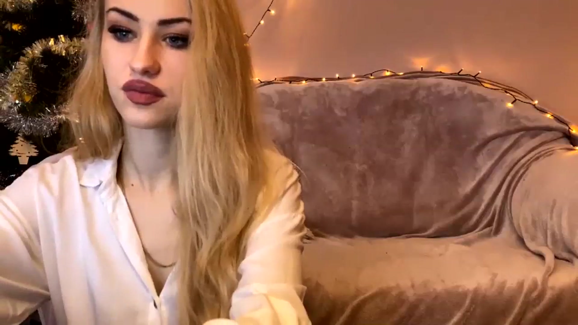 Gallery image thumbnail from Ella_wattner's myfreecams stream on, 12/09/2023, 09:46 image 15 of 20