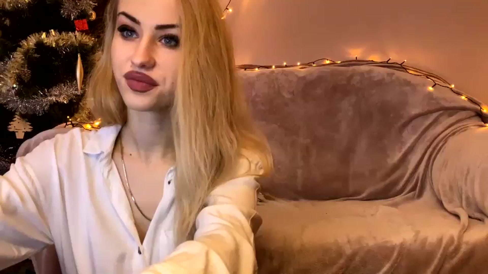 Gallery image thumbnail from Ella_wattner's myfreecams stream on, 12/09/2023, 09:46 image 7 of 20