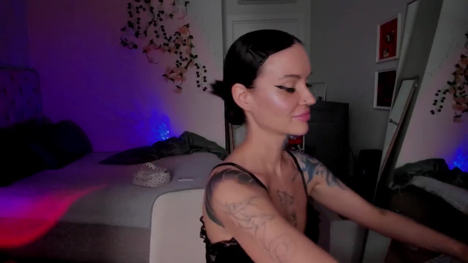 Gallery image thumbnail from Ellaaaa's myfreecams stream on, 11/26/2025, 10:58 image 5 of 20